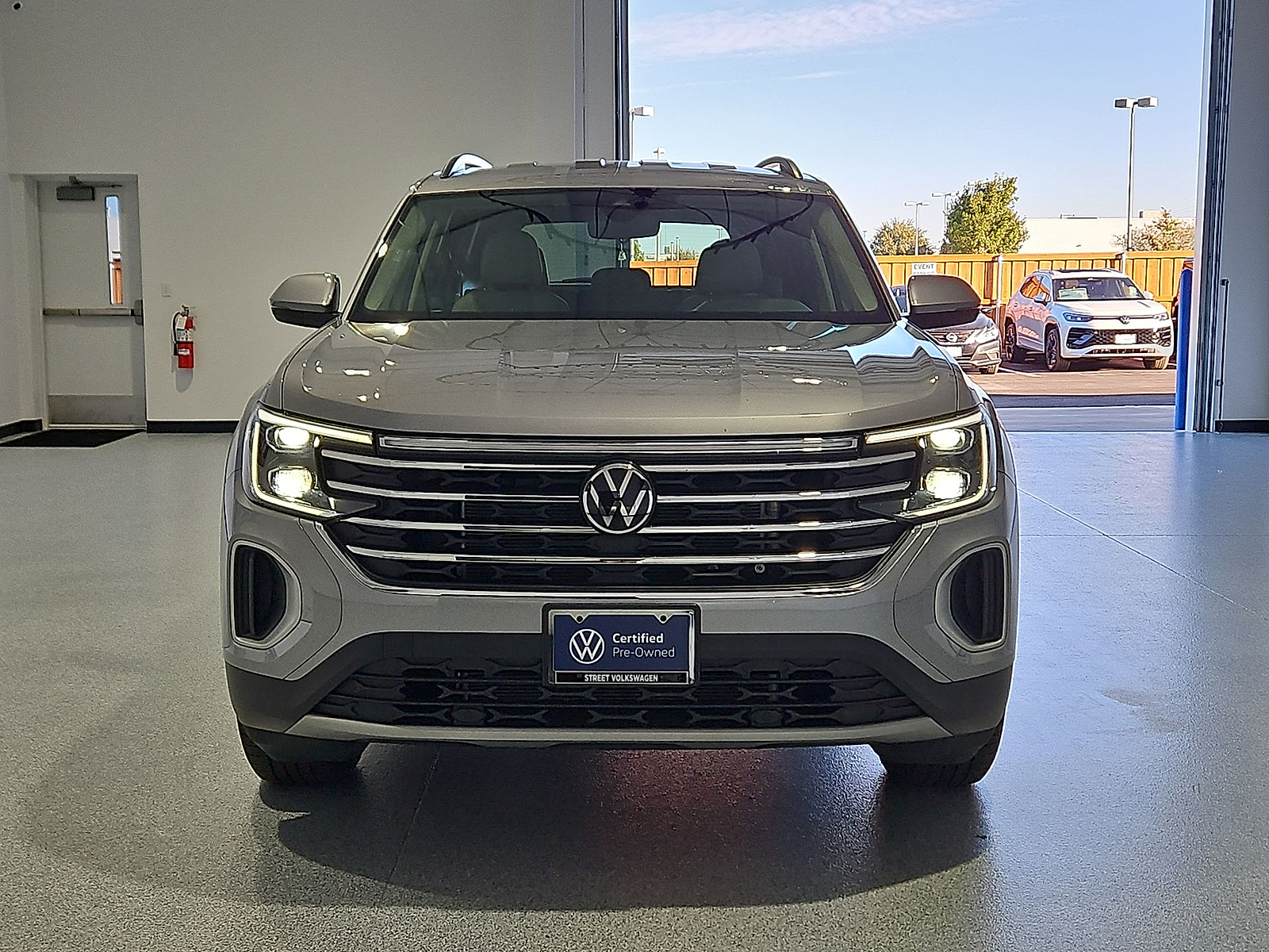 2025 Volkswagen Atlas photo 3 of 22