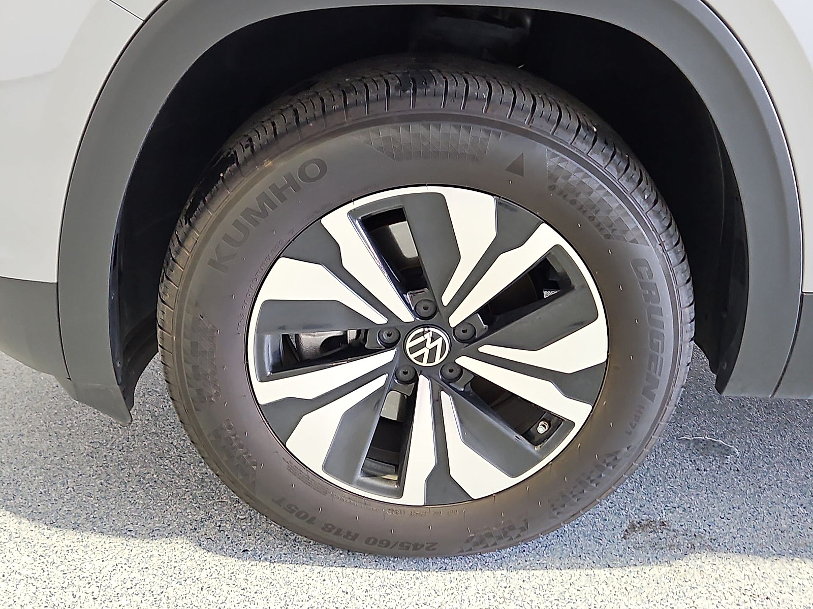 2025 Volkswagen Atlas photo 11 of 22