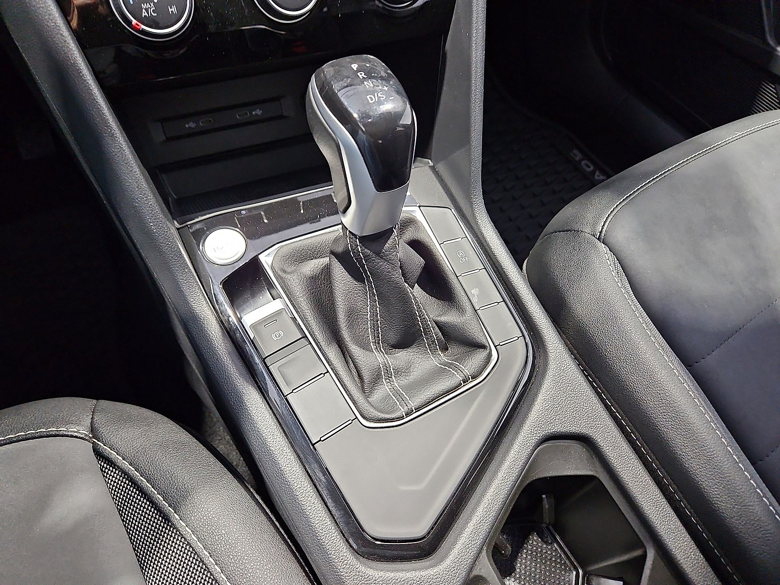 2023 Volkswagen Taos 1.5T SE Dusk Blue Metallic at Bobby Duby Motors