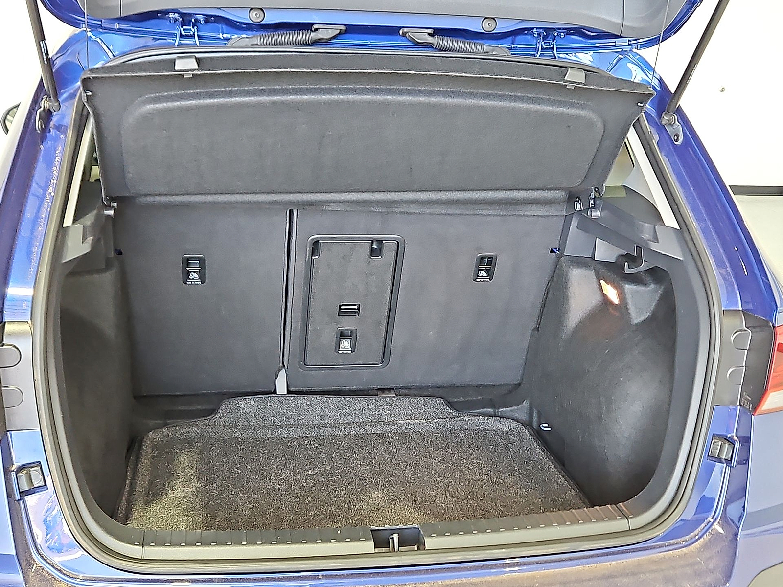 2023 Volkswagen Taos 1.5T SE Dusk Blue Metallic at Bobby Duby Motors