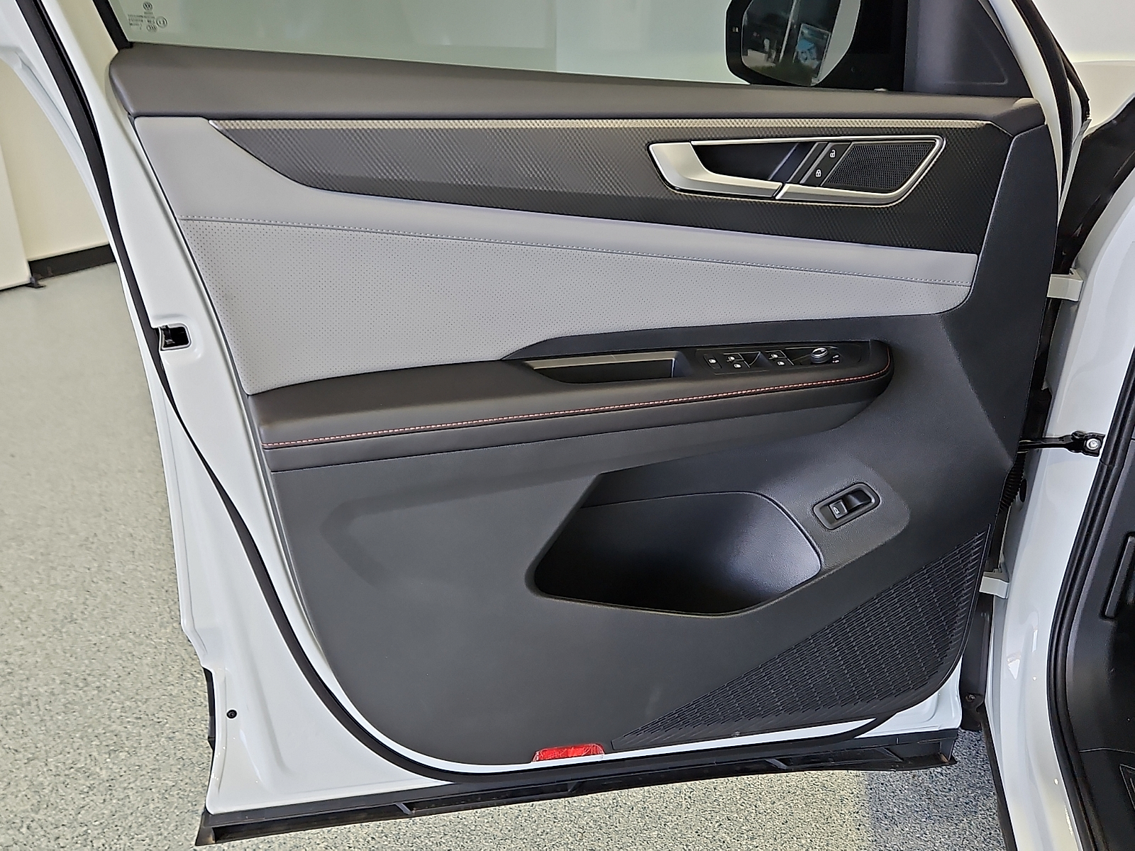 2026 Volkswagen Atlas Peak Edition Opal White Pearl at Street VW of Amarillo