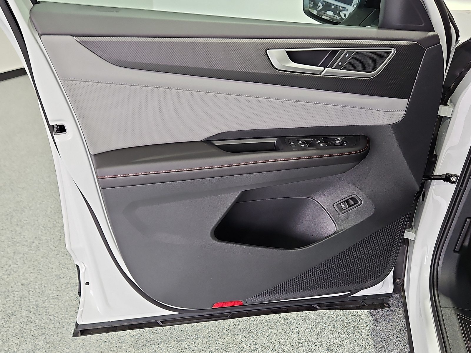 2026 Volkswagen Atlas Peak Edition Opal White Pearl at Street VW of Amarillo