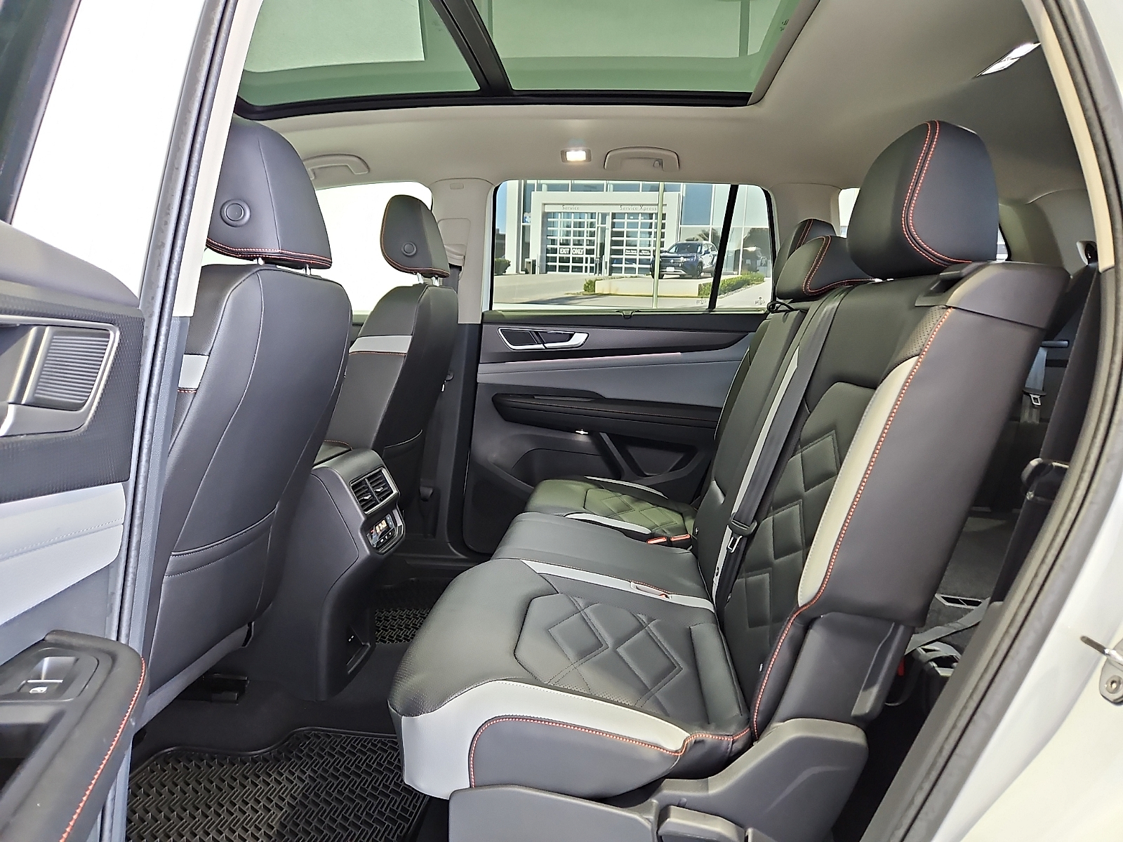 2026 Volkswagen Atlas Peak Edition - 9