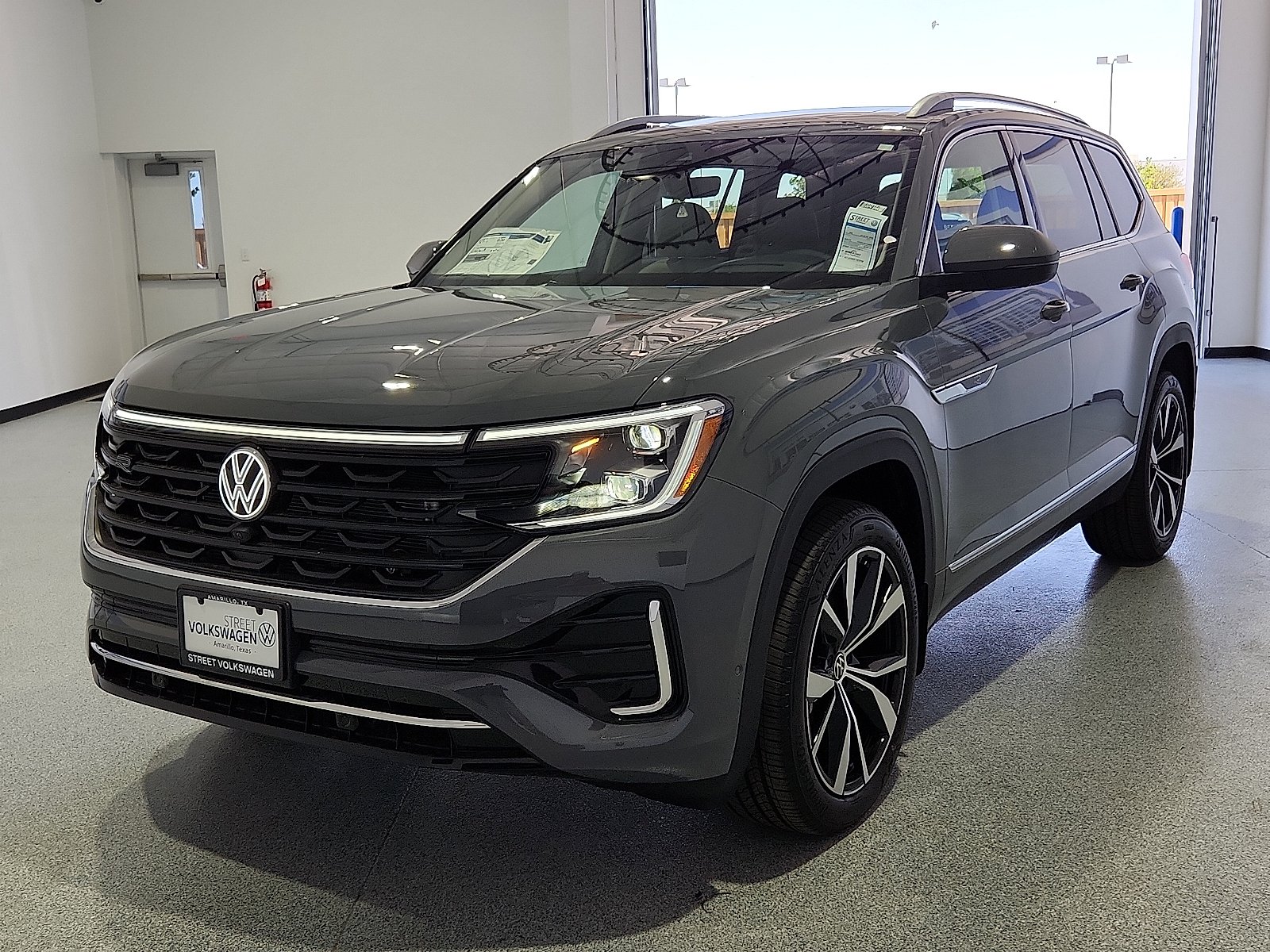 2026 Volkswagen Atlas SEL Premium R-Line - 4