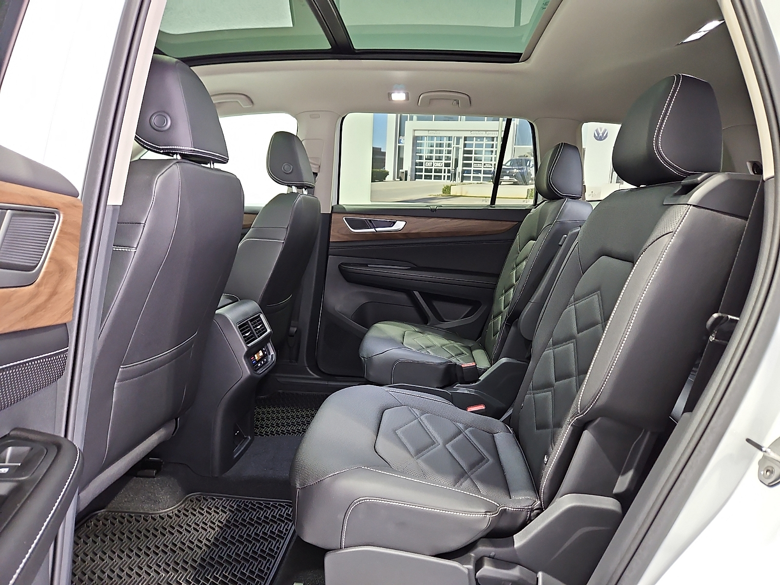 2026 Volkswagen Atlas SE with Technology - 9