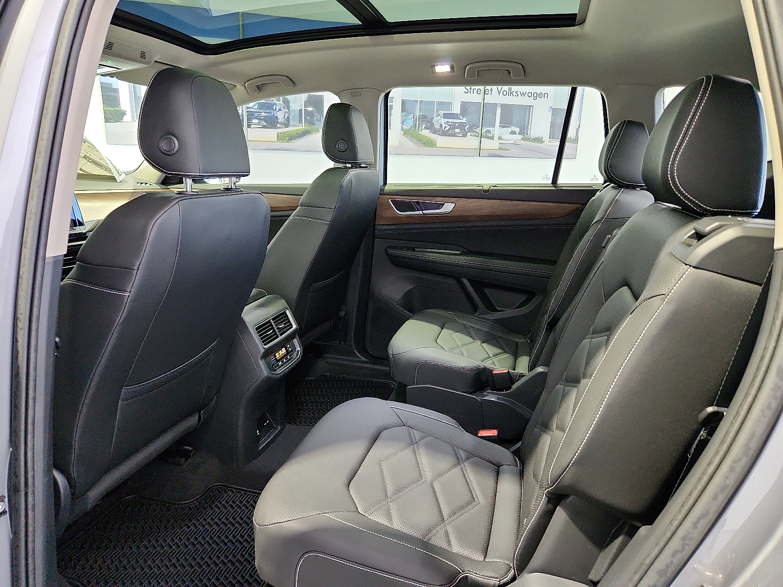 2026 Volkswagen Atlas SE with Technology - 8