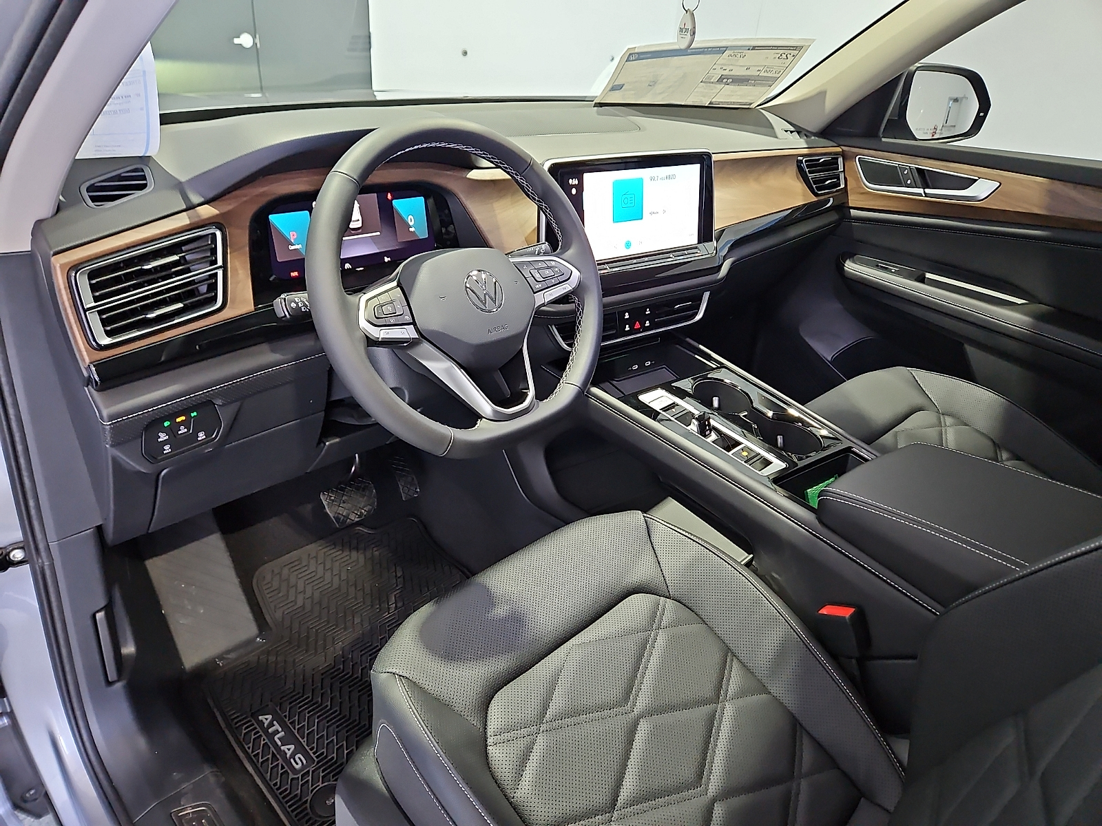 2026 Volkswagen Atlas SE with Technology - 11