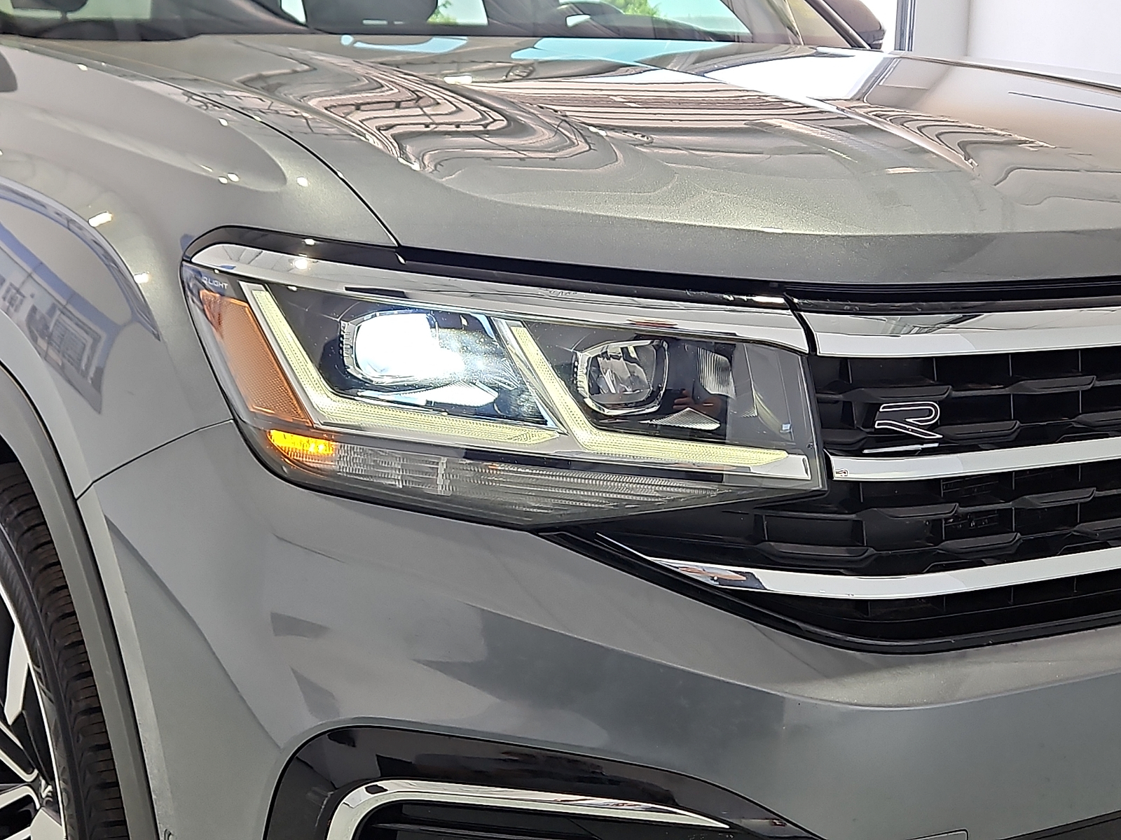 2023 Volkswagen Atlas 3.6L V6 SEL Premium R-Line - 5