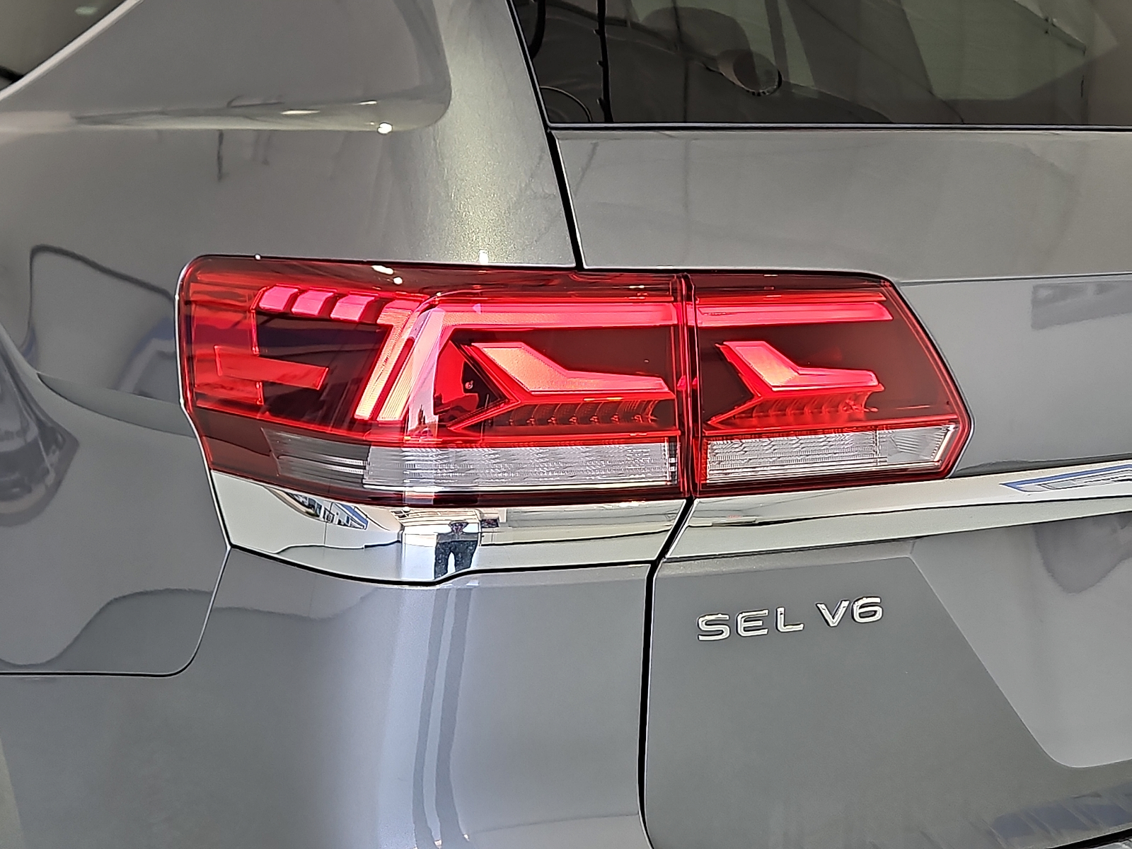 2023 Volkswagen Atlas 3.6L V6 SEL Premium R-Line - 6