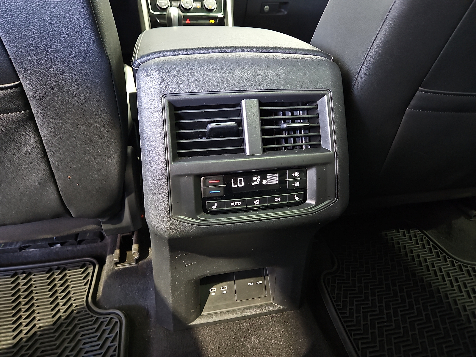 2023 Volkswagen Atlas 3.6L V6 SEL Premium R-Line - 8