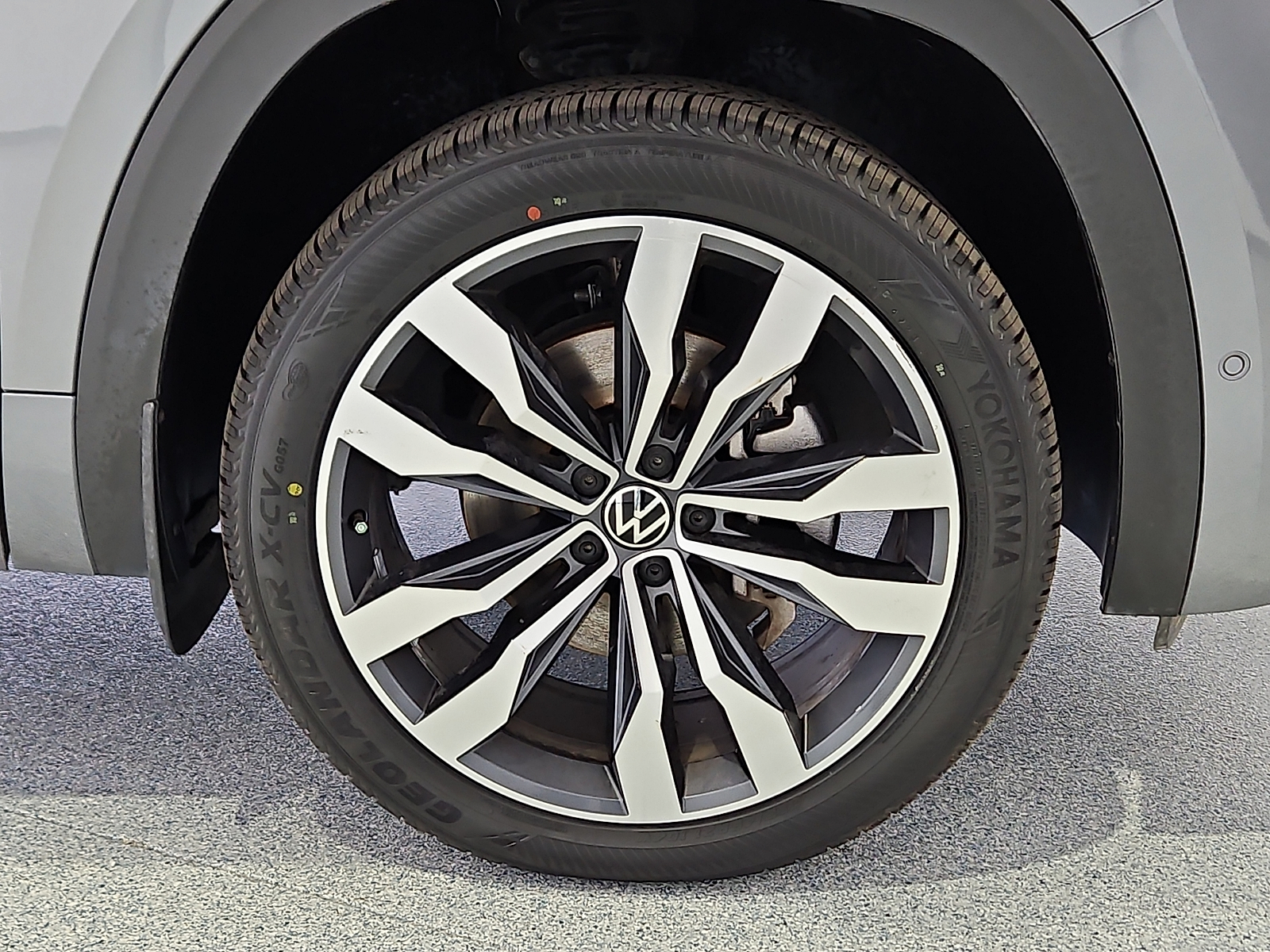 2023 Volkswagen Atlas 3.6L V6 SEL Premium R-Line - 4