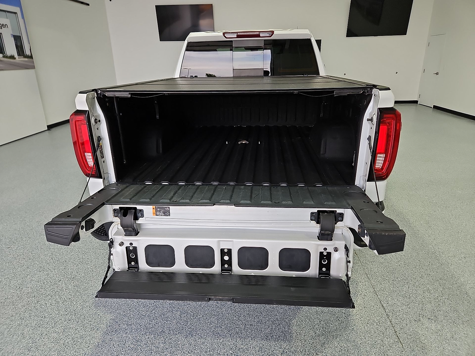 2022 GMC Sierra 1500 Limited 4WD Crew Cab Standard Box Denali - 11