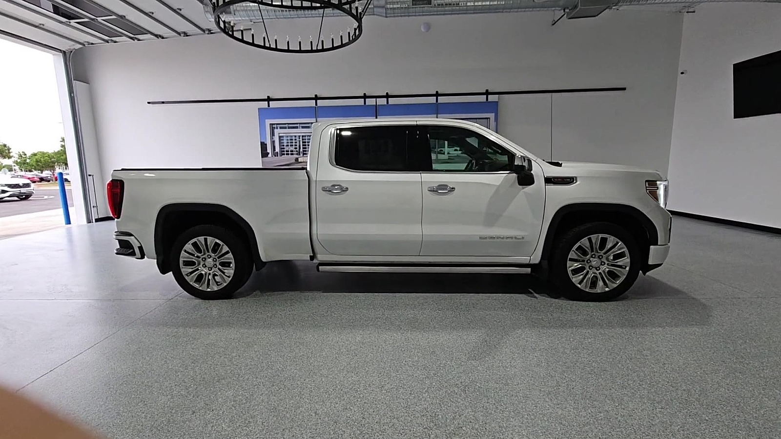 2022 GMC Sierra 1500 Limited 4WD Crew Cab Standard Box Denali - 8