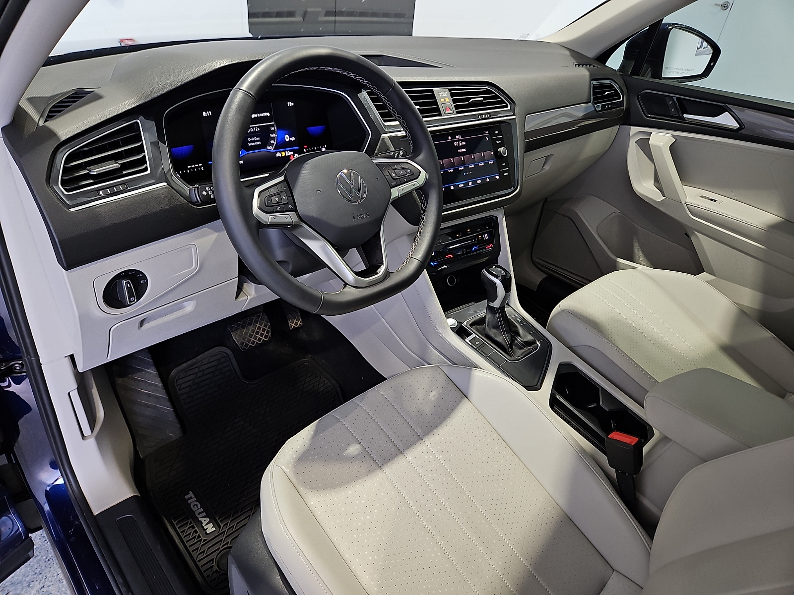2024 Volkswagen Tiguan 2.0T SE - 10