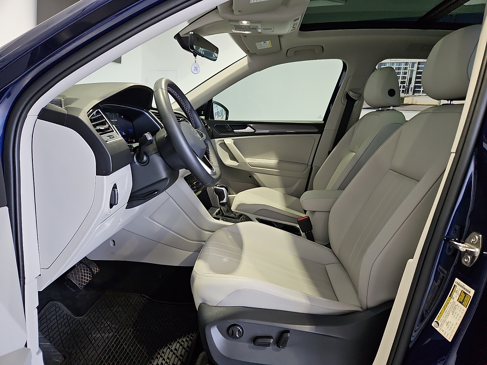2024 Volkswagen Tiguan 2.0T SE - 9
