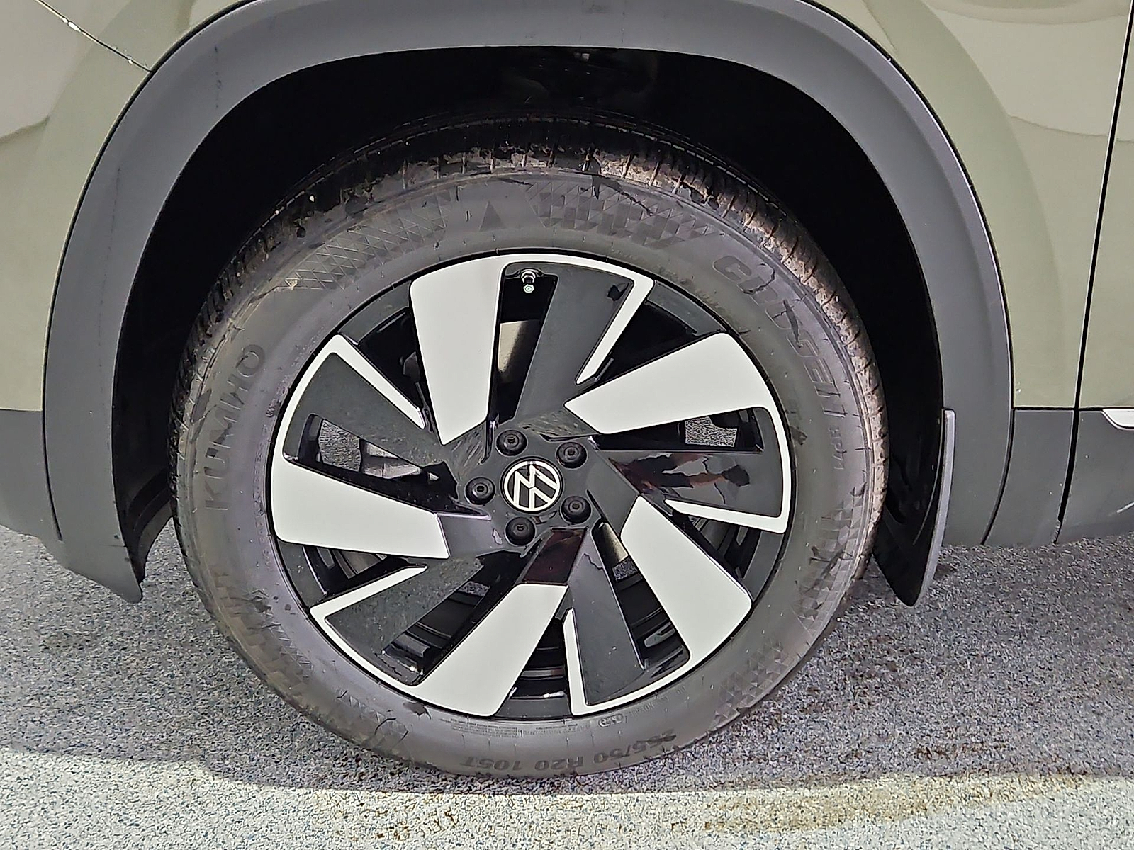 2026 Volkswagen Atlas Cross Sport SEL Avocado Green Pearl at Street VW of Amarillo
