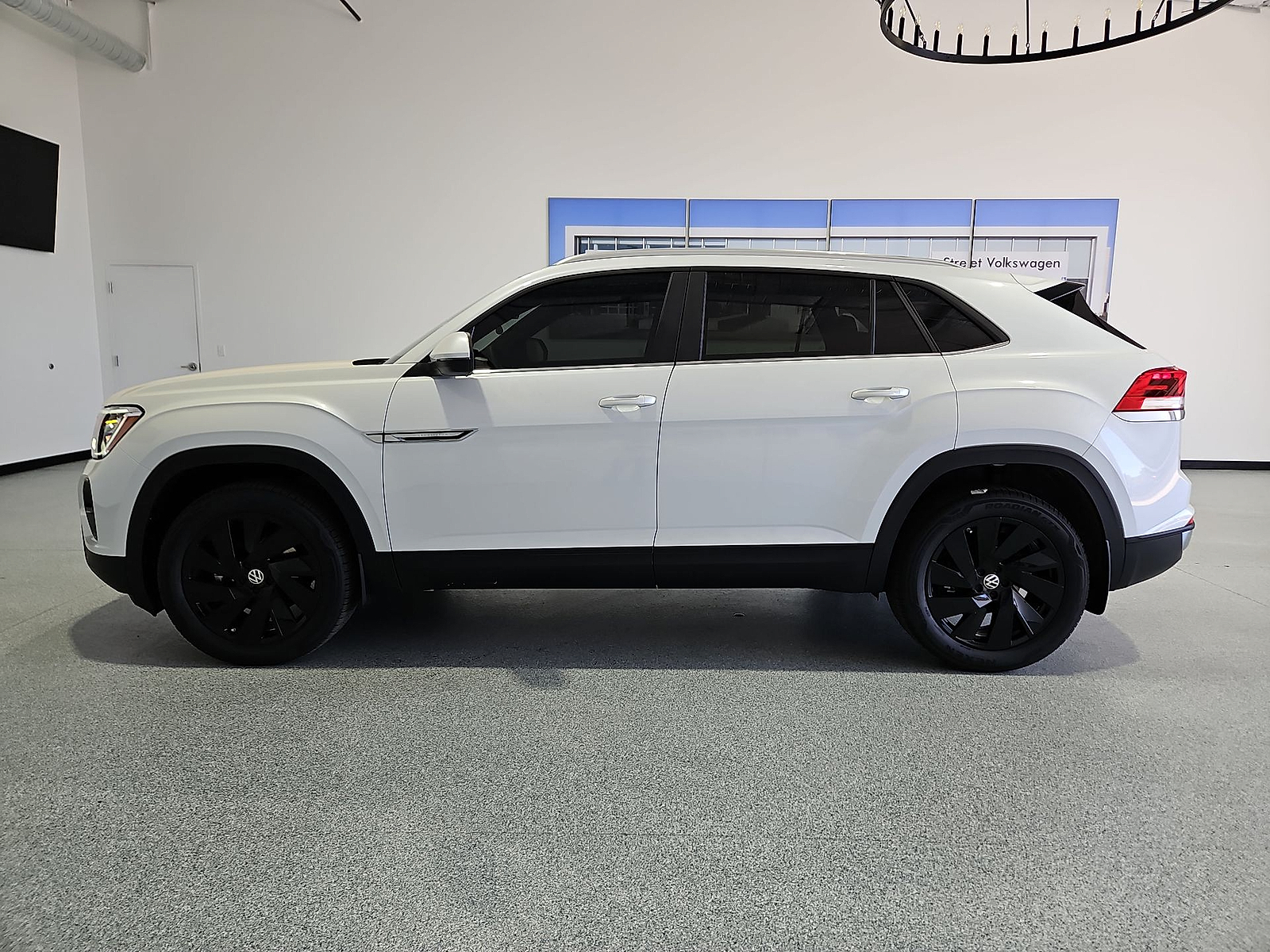 2026 Volkswagen Atlas Cross Sport SE with Technology - 4