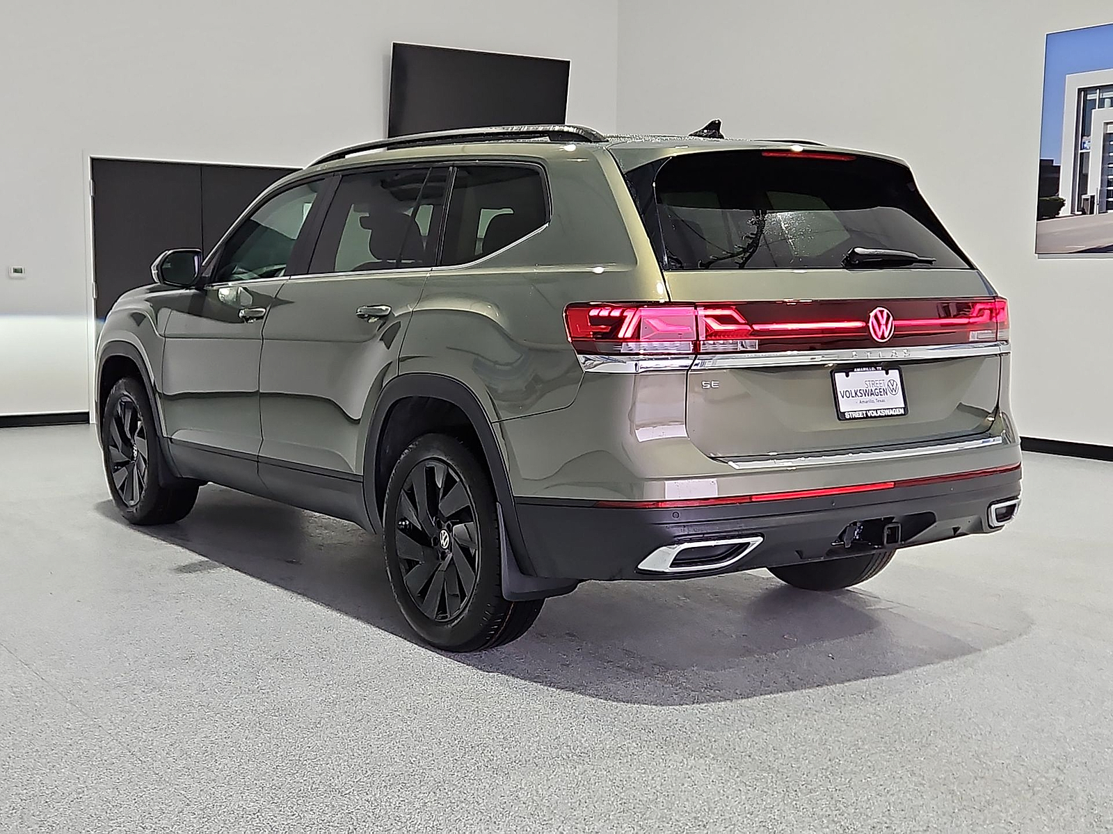 2026 Volkswagen Atlas photo 6 of 22