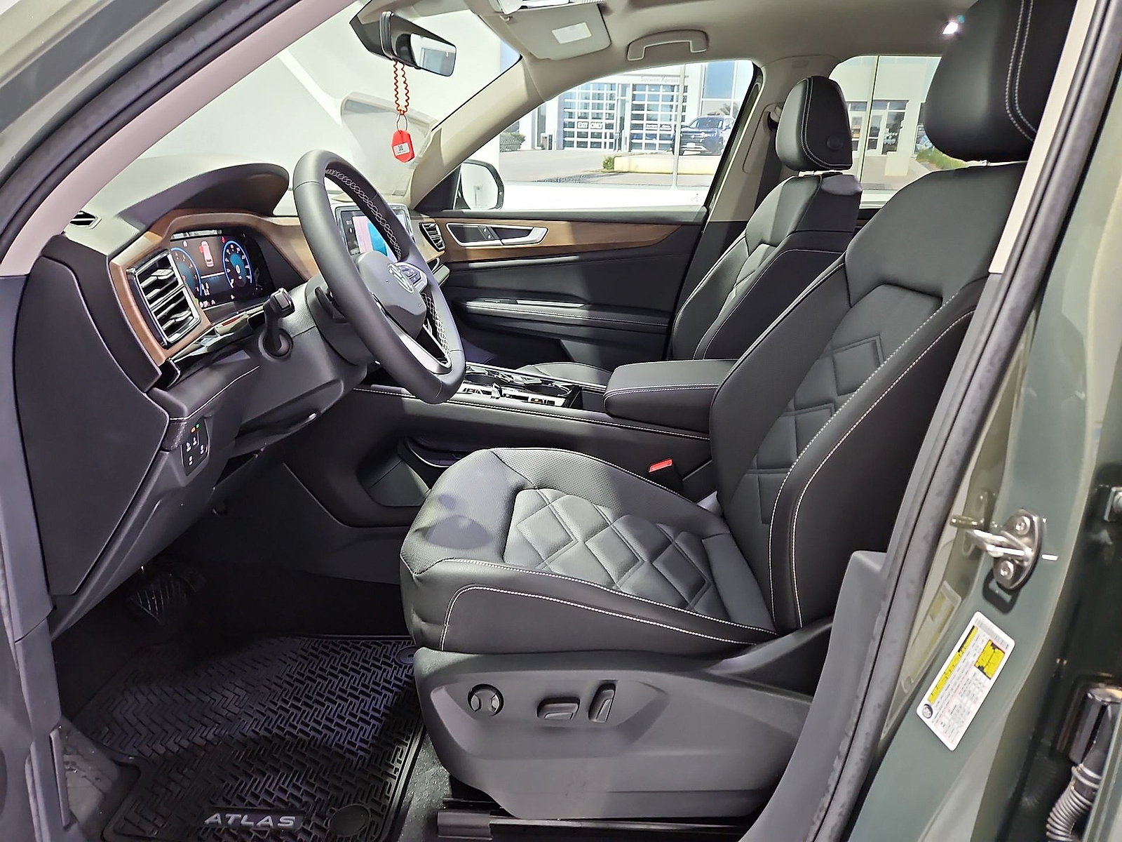 2026 Volkswagen Atlas photo 16 of 22
