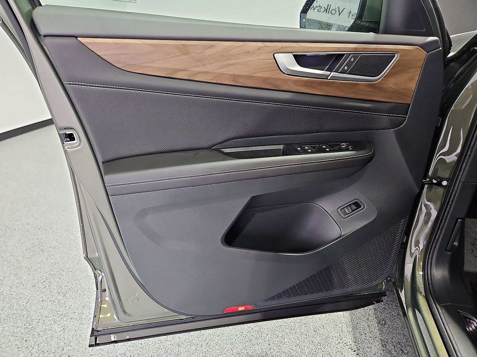 2026 Volkswagen Atlas photo 15 of 22