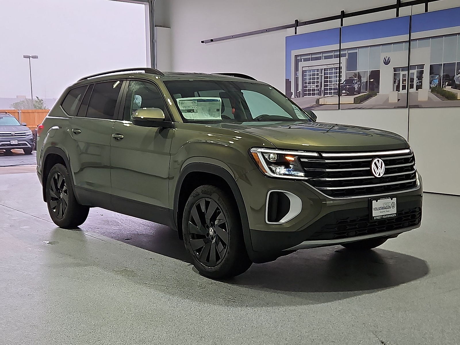 2026 Volkswagen Atlas photo 2 of 22