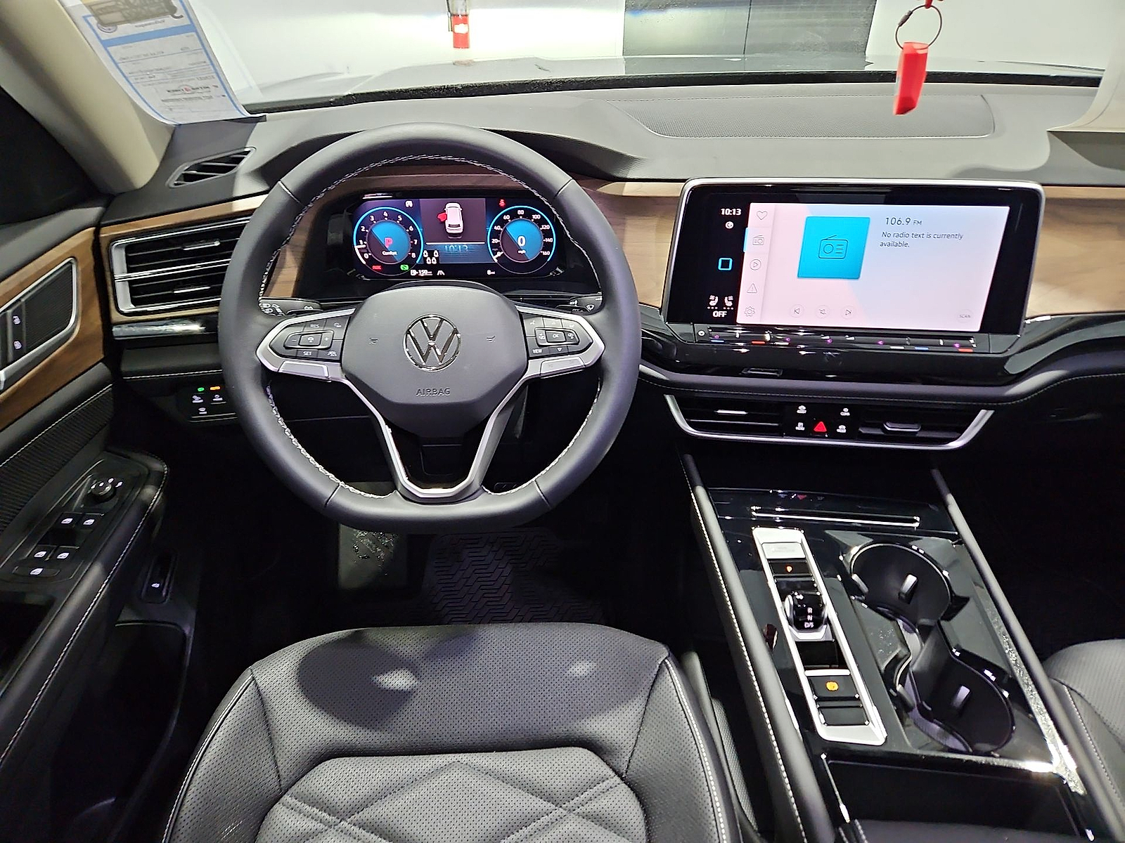 2026 Volkswagen Atlas photo 14 of 22