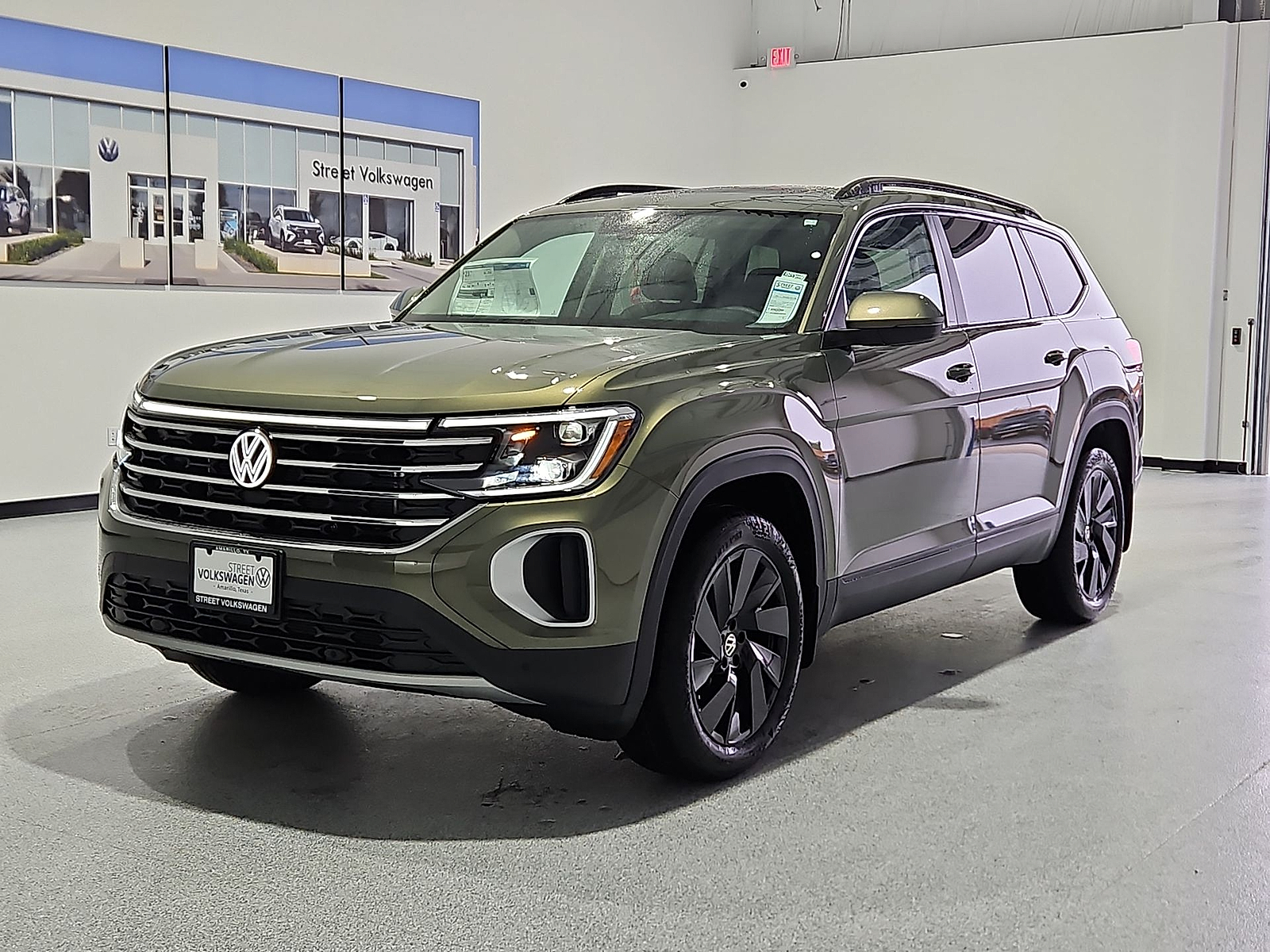 2026 Volkswagen Atlas photo 4 of 22