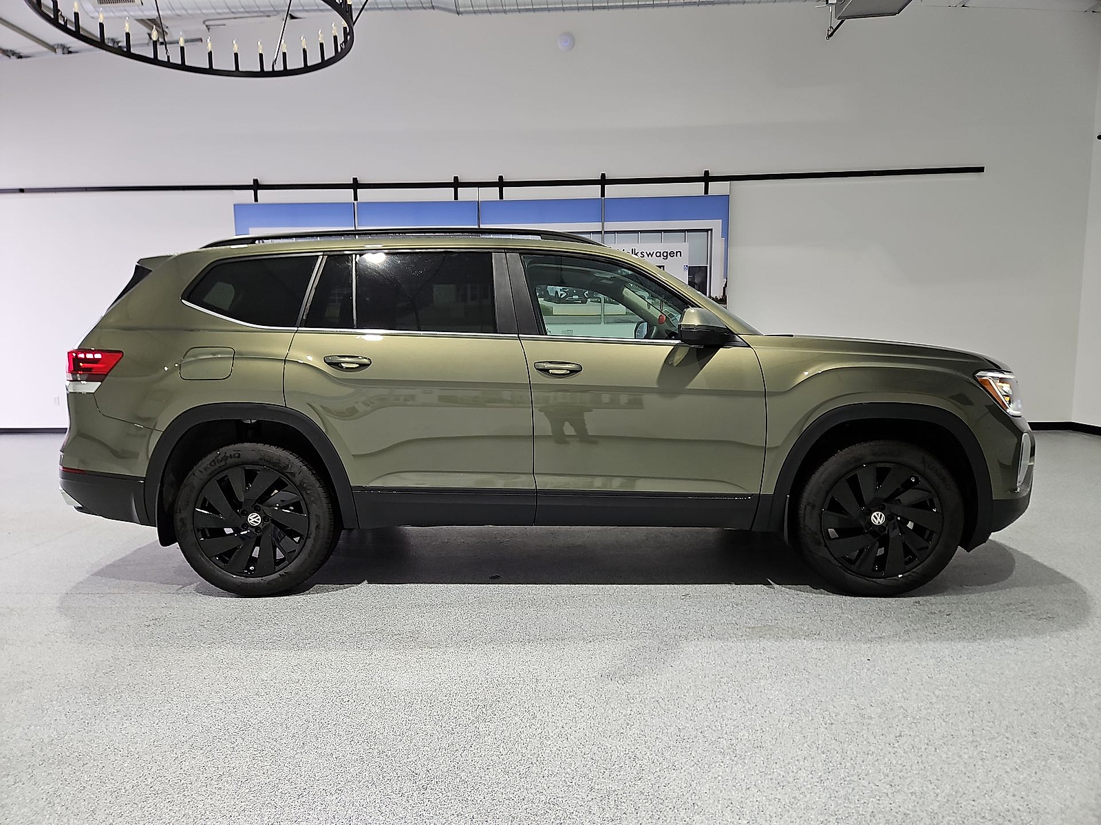 2026 Volkswagen Atlas photo 9 of 22