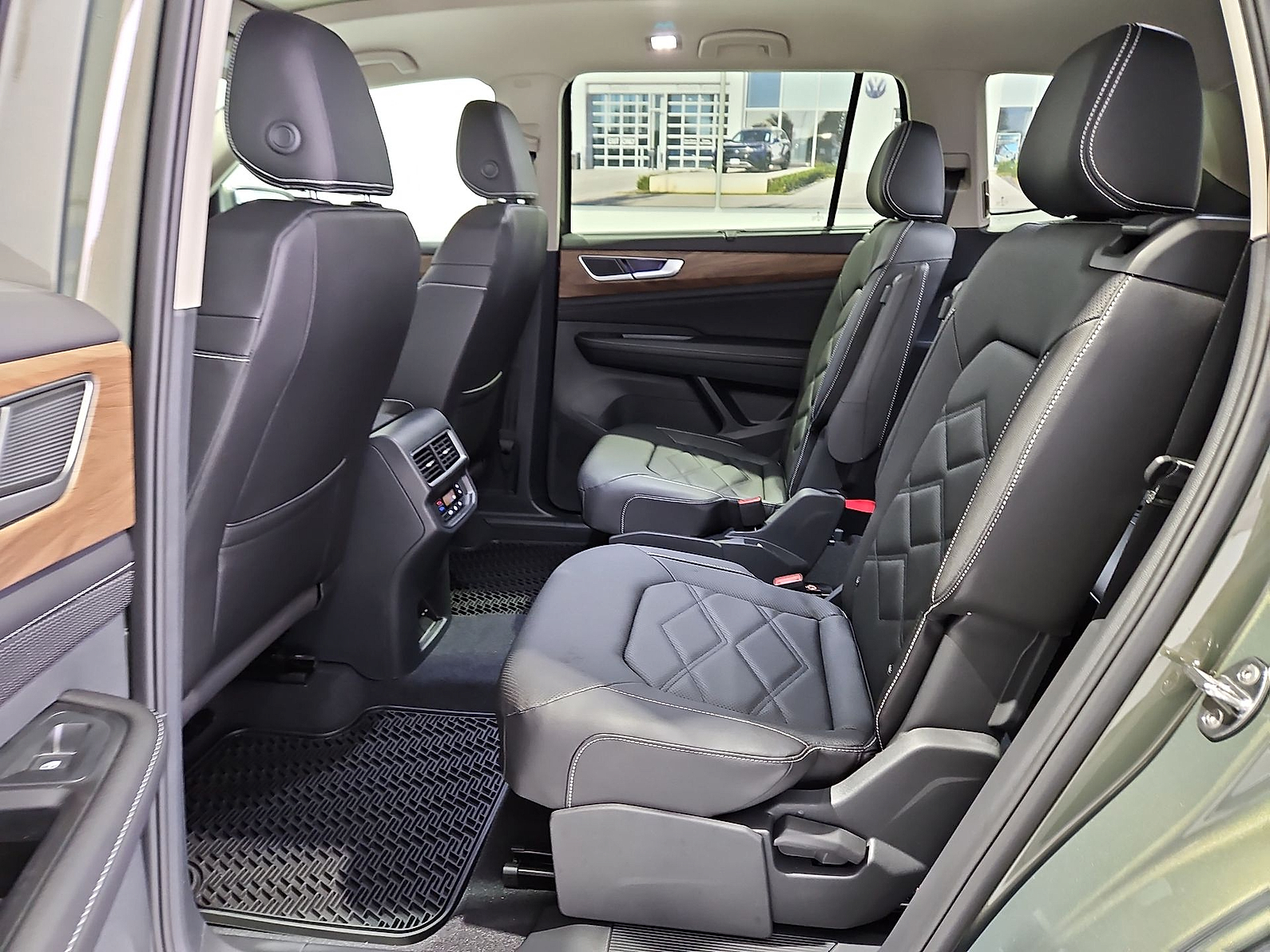 2026 Volkswagen Atlas photo 13 of 22