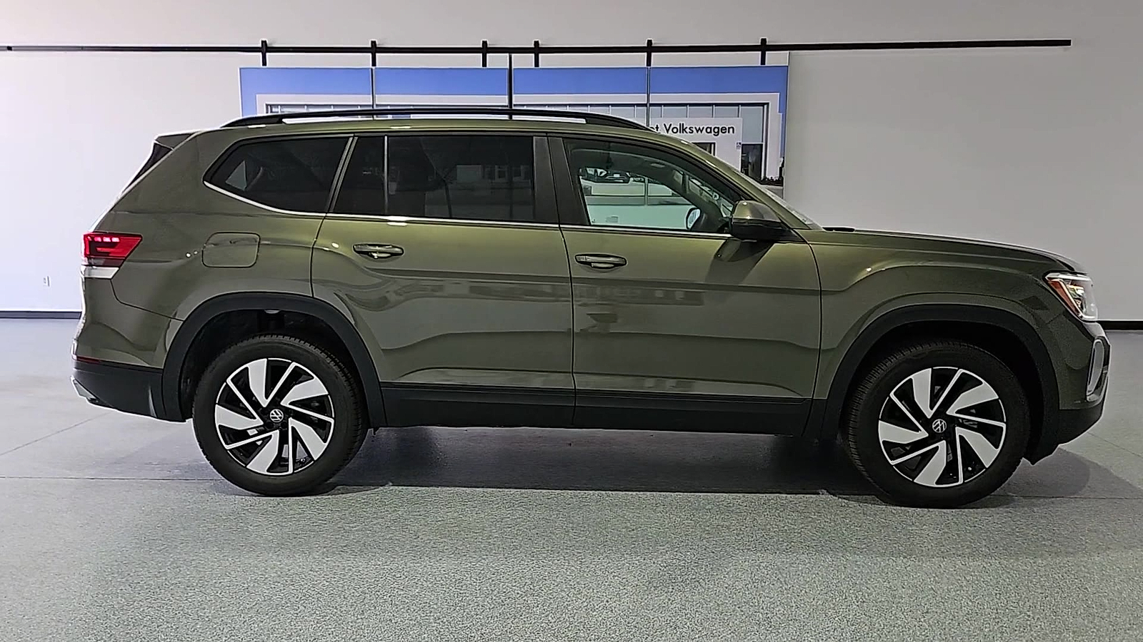 2026 Volkswagen Atlas photo 9 of 22