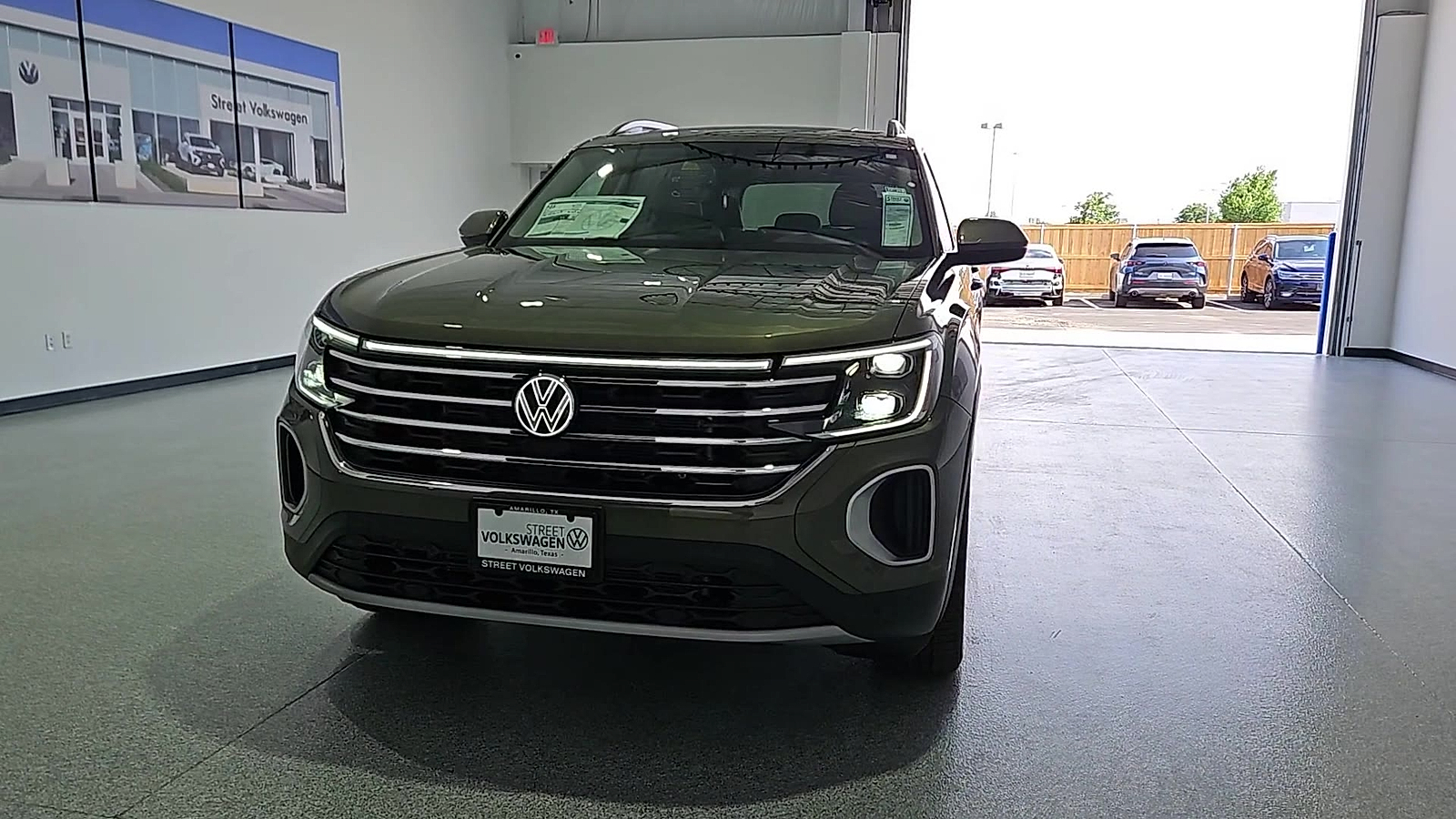 2026 Volkswagen Atlas photo 3 of 22
