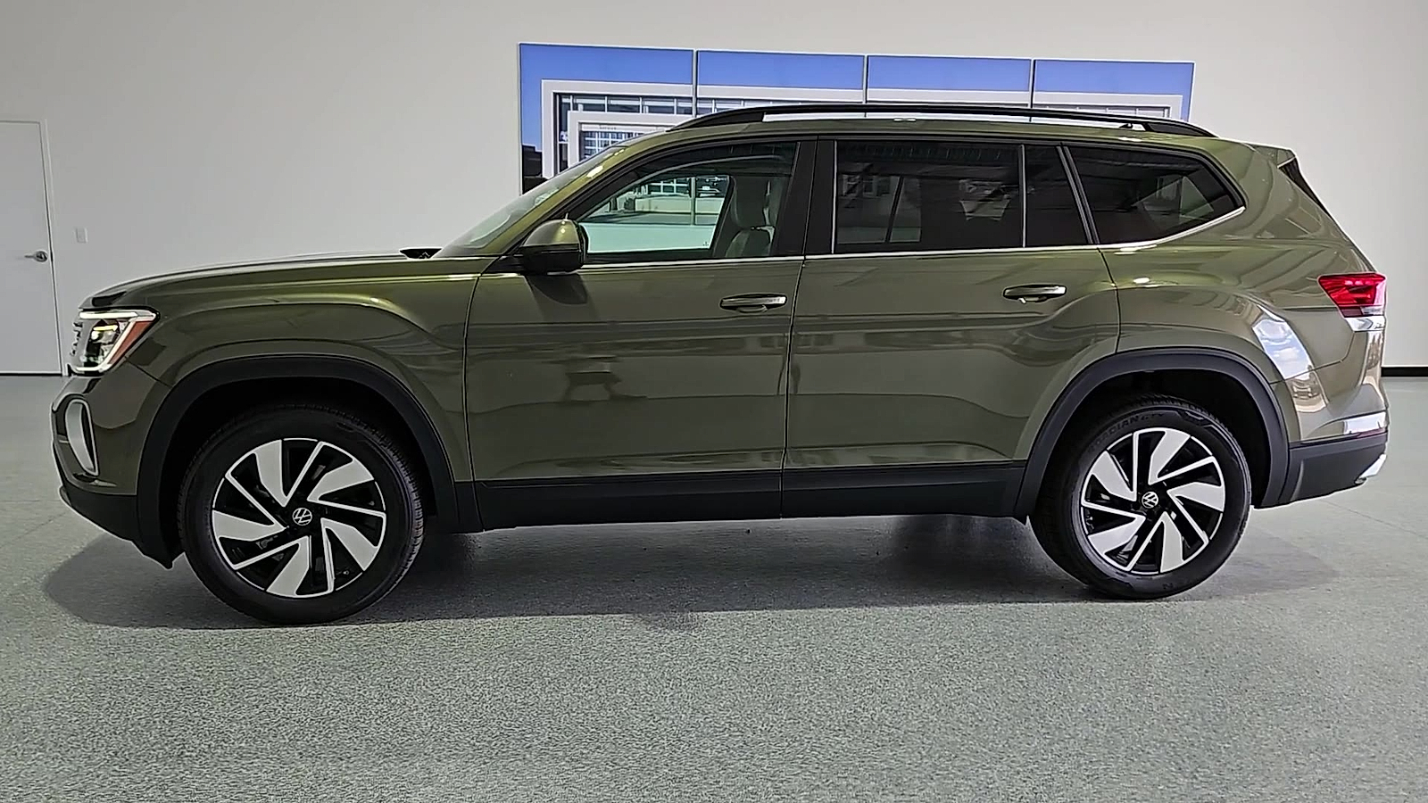 2026 Volkswagen Atlas photo 5 of 22