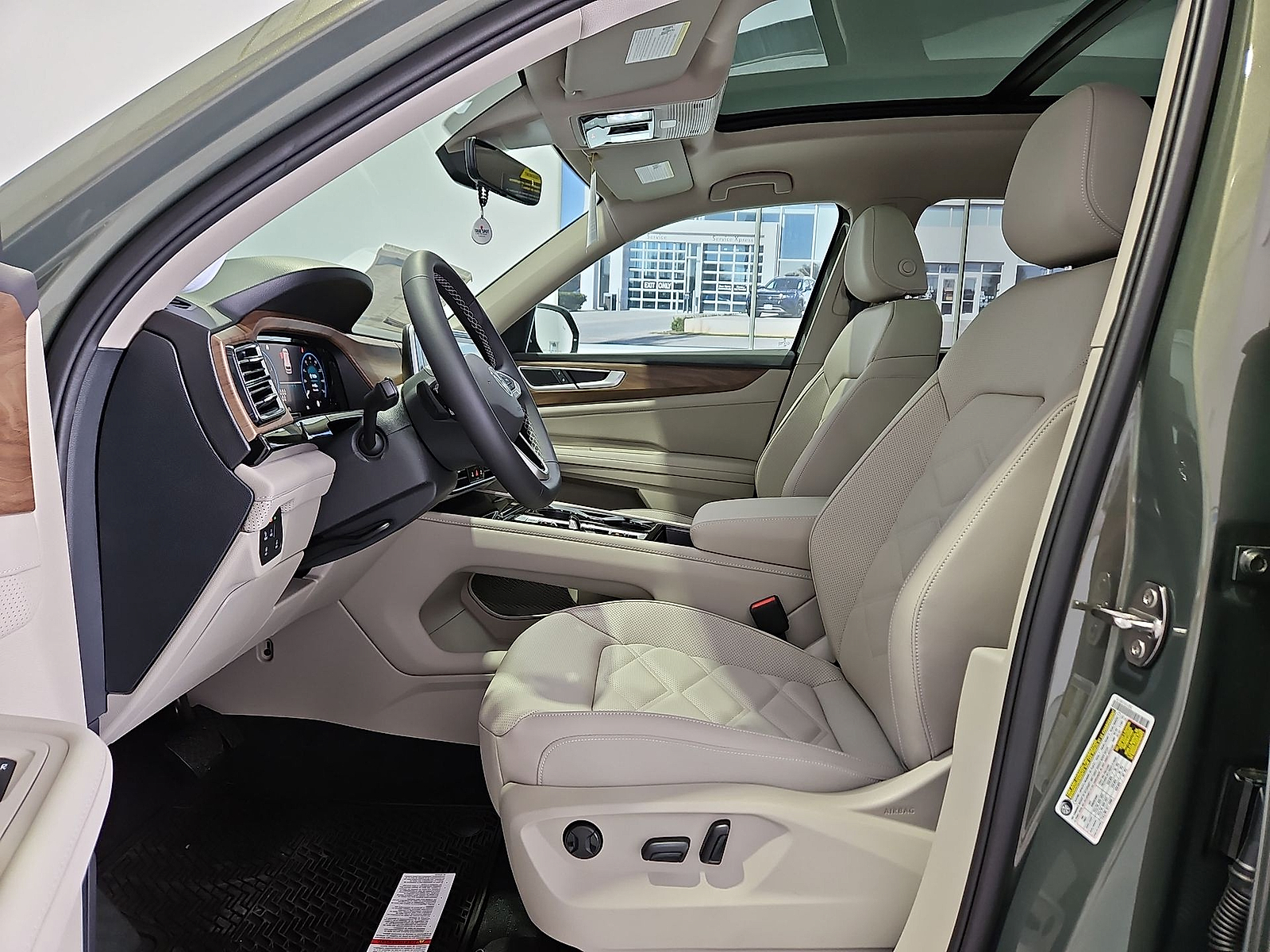 2026 Volkswagen Atlas photo 16 of 22
