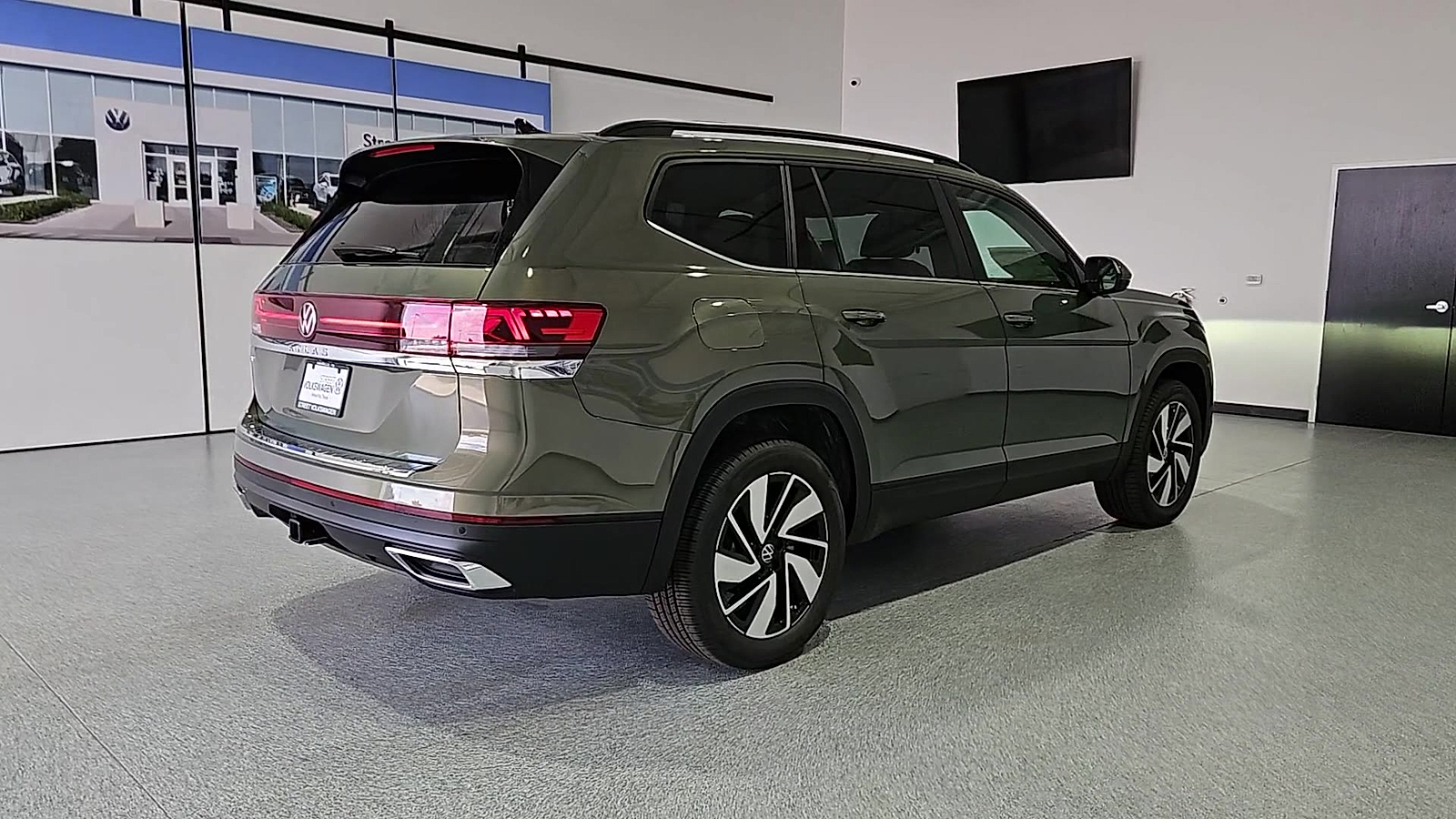 2026 Volkswagen Atlas photo 8 of 22