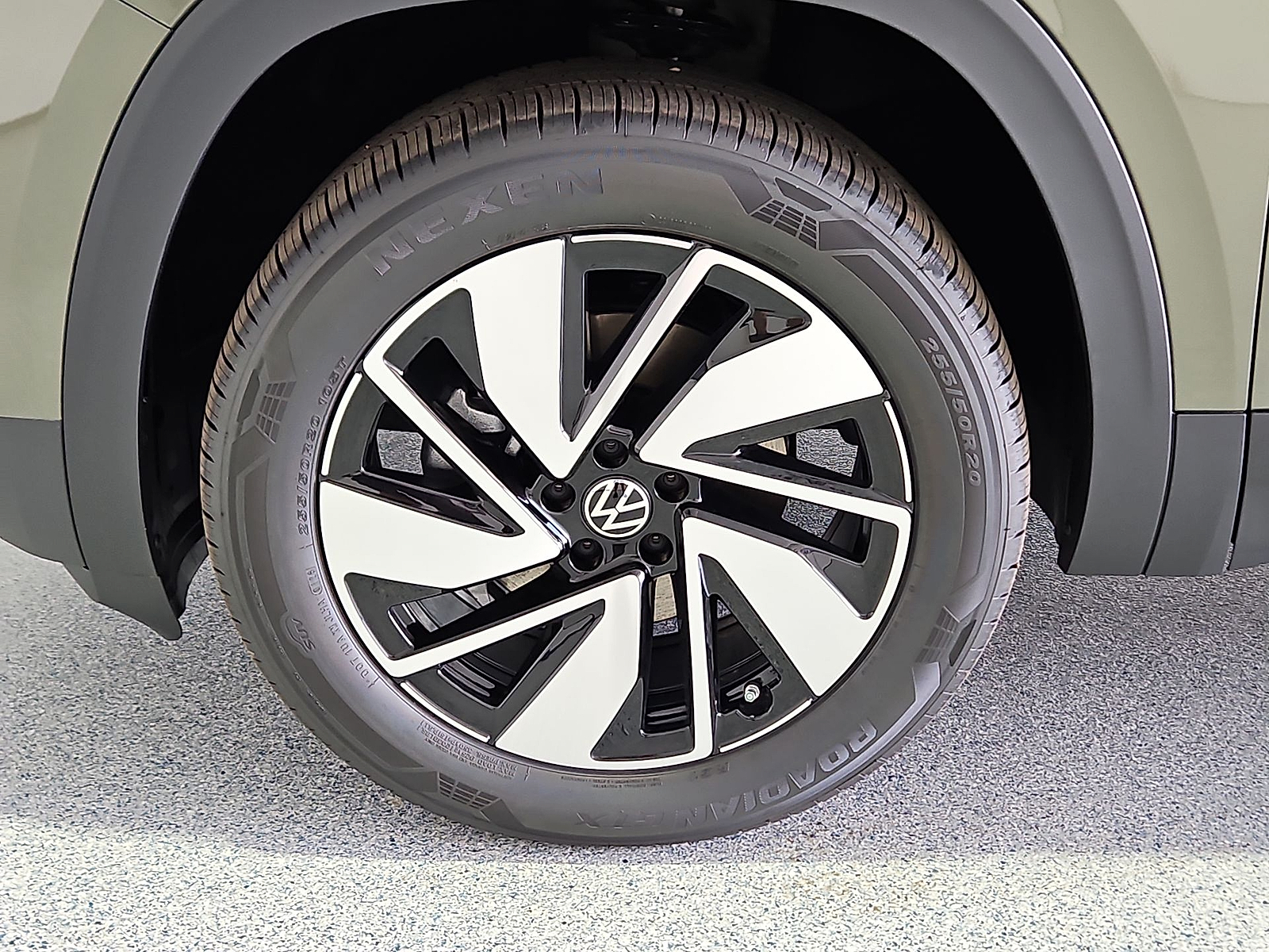 2026 Volkswagen Atlas photo 11 of 22