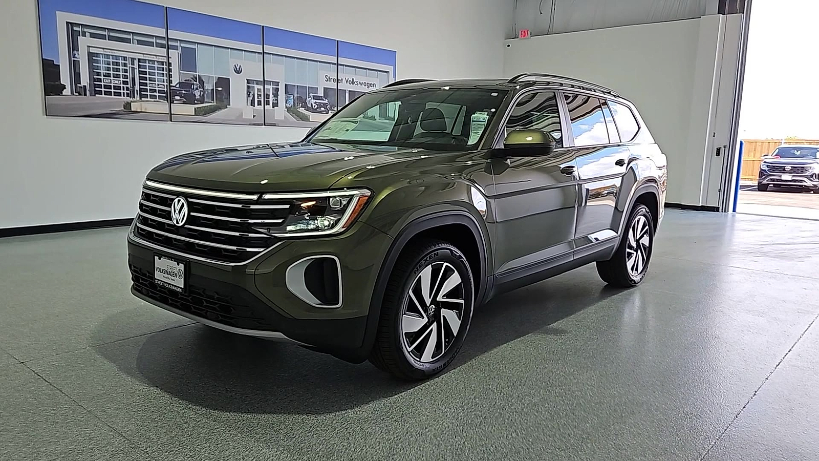 2026 Volkswagen Atlas photo 4 of 22