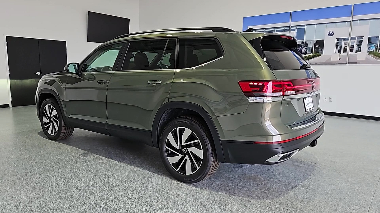2026 Volkswagen Atlas photo 6 of 22