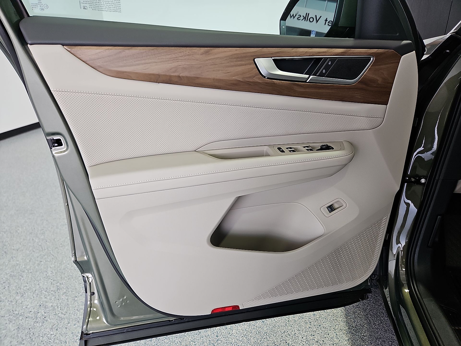2026 Volkswagen Atlas photo 15 of 22