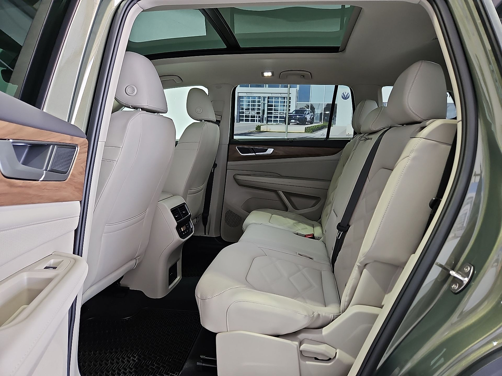 2026 Volkswagen Atlas photo 14 of 22