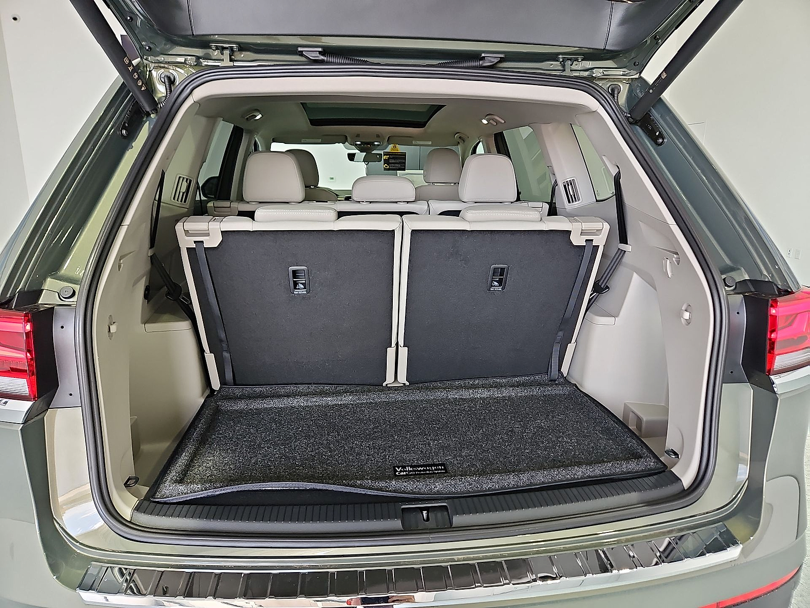 2026 Volkswagen Atlas photo 12 of 22