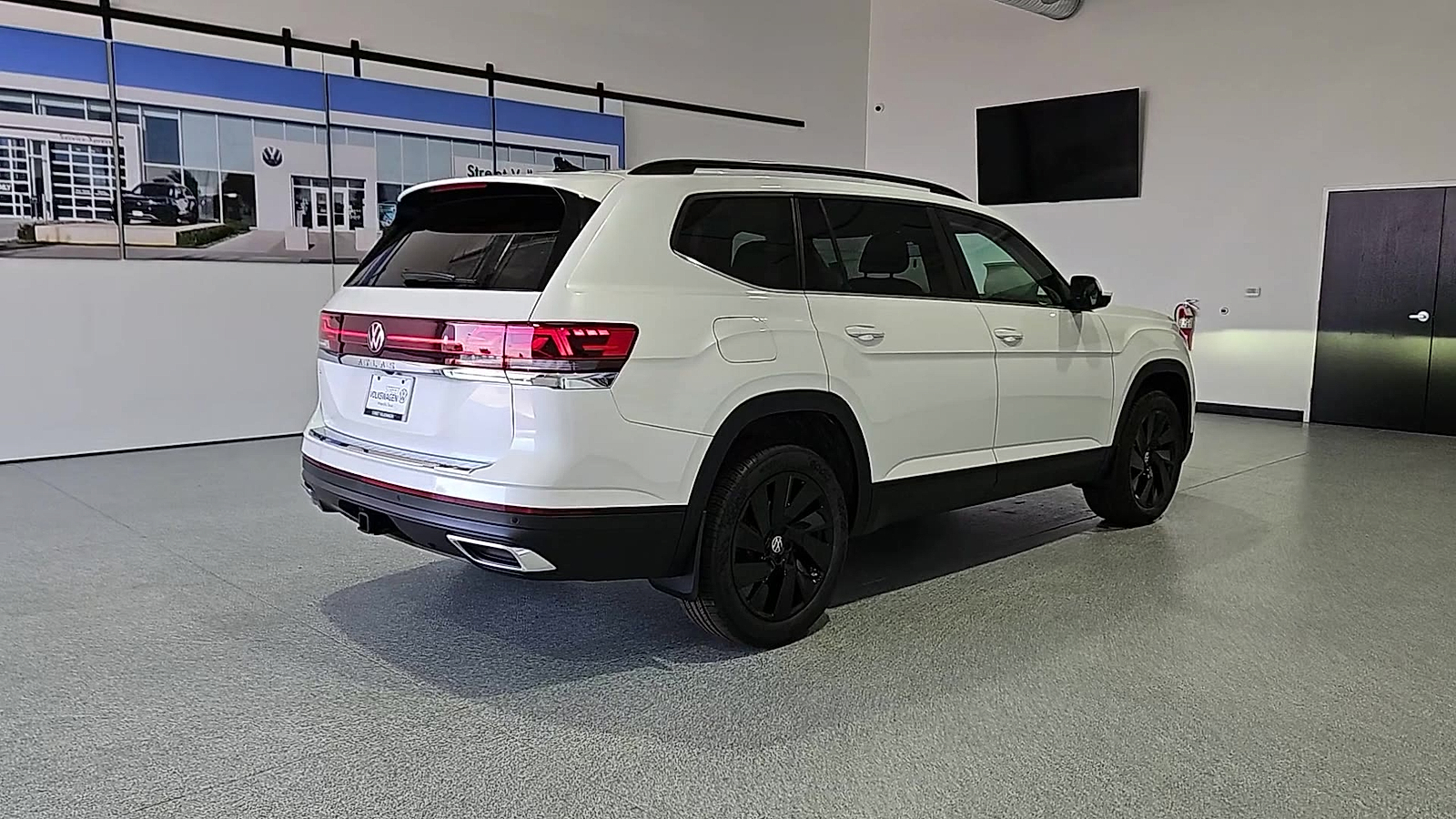 2026 Volkswagen Atlas photo 8 of 22