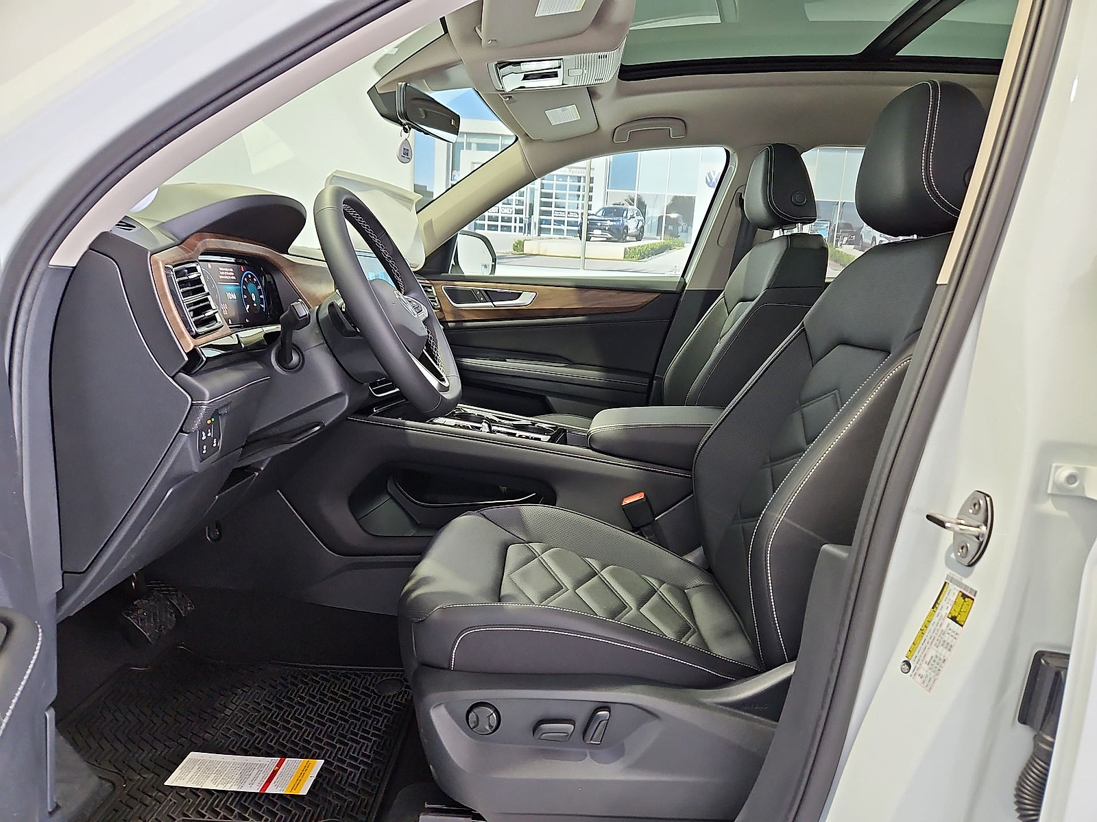 2026 Volkswagen Atlas photo 16 of 22