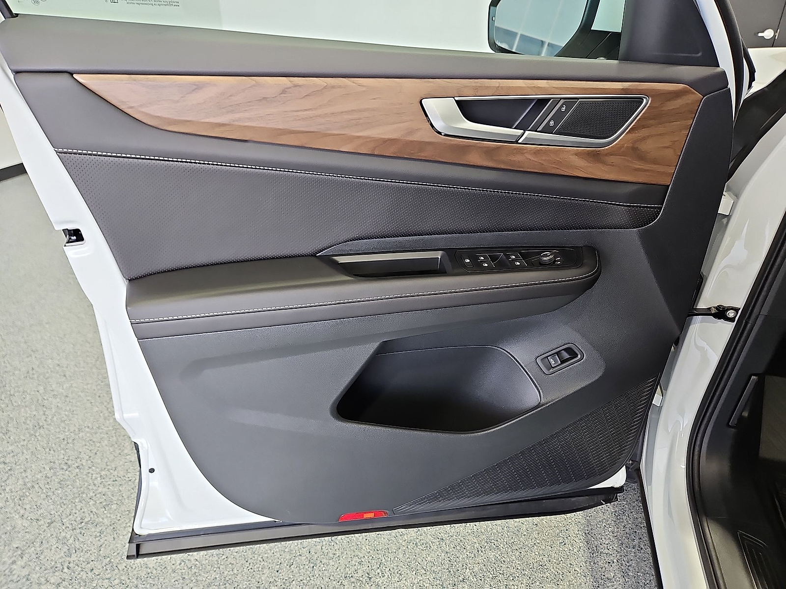 2026 Volkswagen Atlas photo 15 of 22