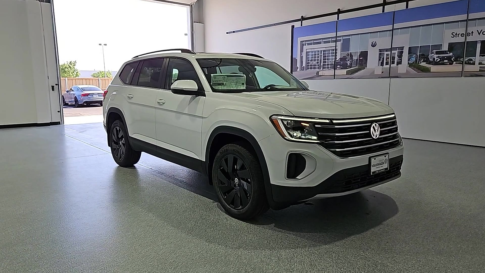 2026 Volkswagen Atlas photo 2 of 22
