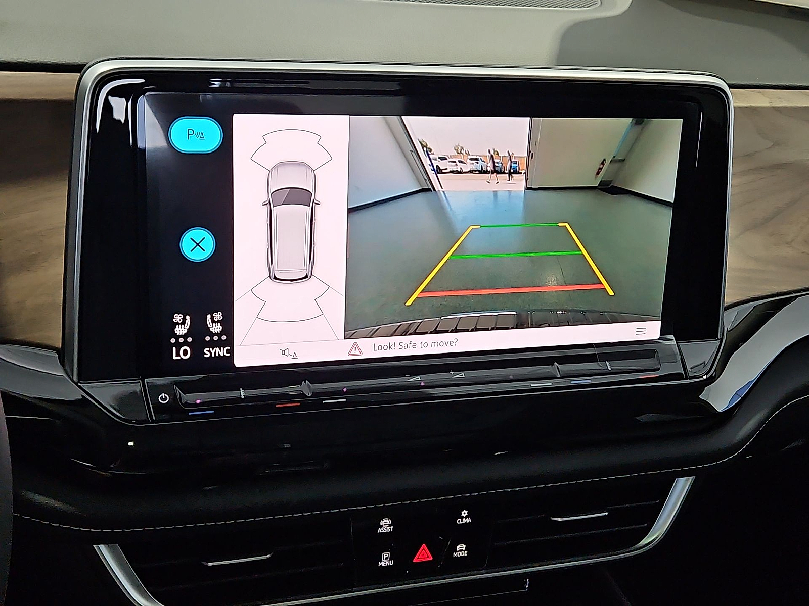 2026 Volkswagen Atlas photo 18 of 22