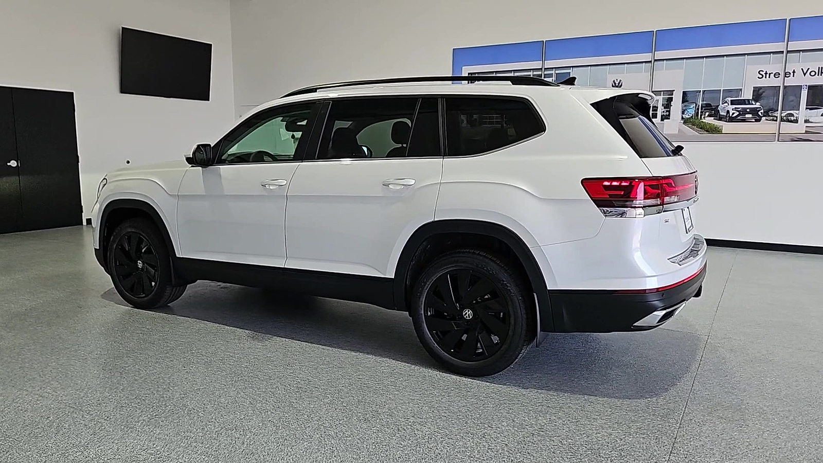 2026 Volkswagen Atlas photo 6 of 22