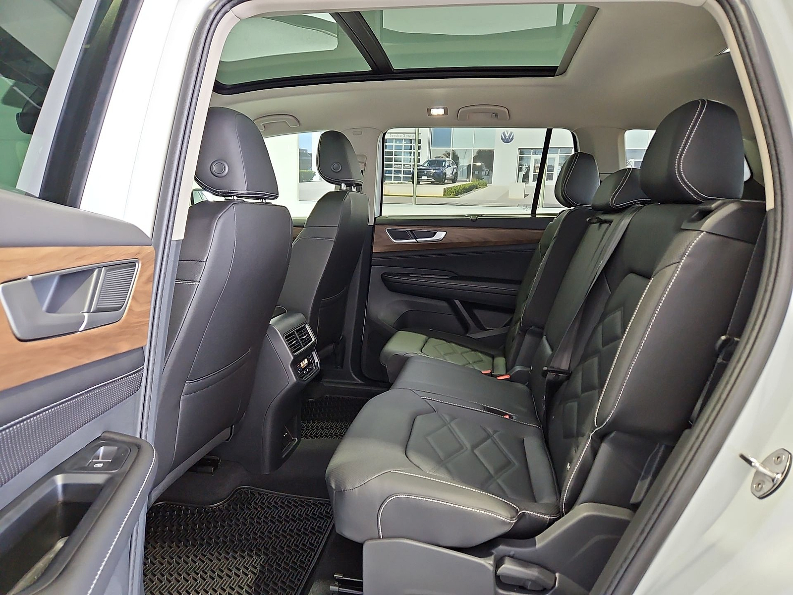 2026 Volkswagen Atlas photo 13 of 22