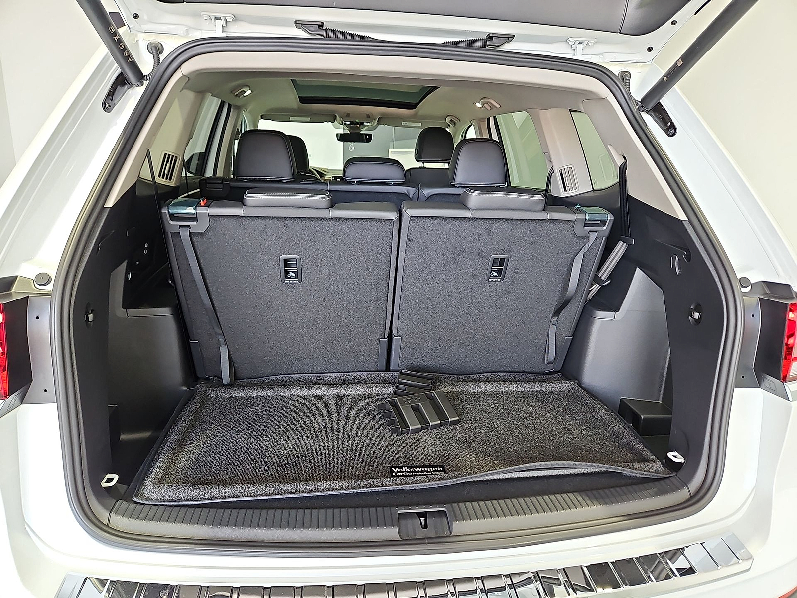 2026 Volkswagen Atlas photo 12 of 22