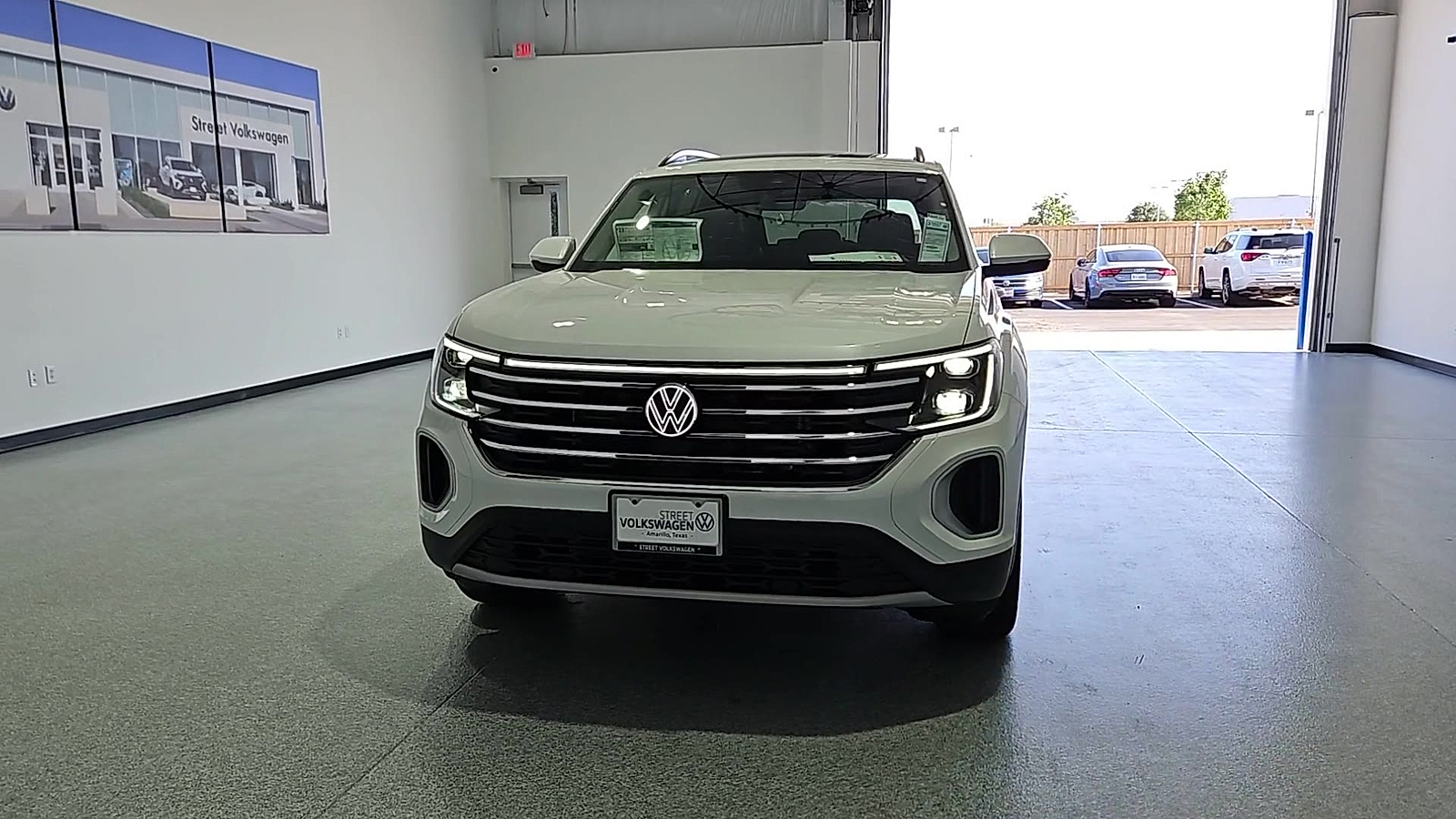 2026 Volkswagen Atlas photo 3 of 22