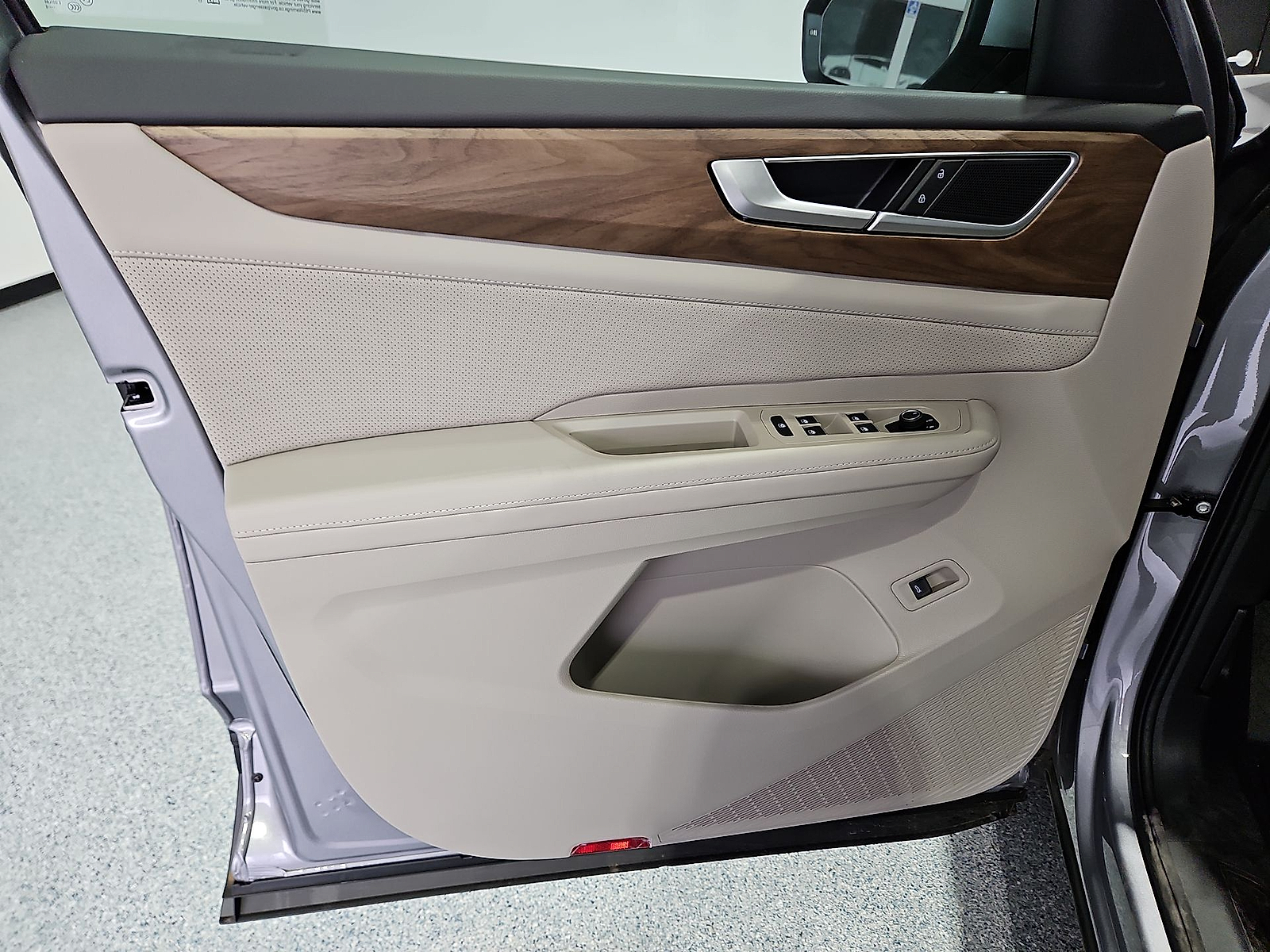 2026 Volkswagen Atlas photo 15 of 22